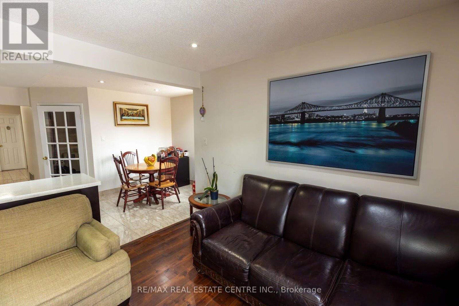 42 Wooliston Crescent, Brampton, ON photo 5