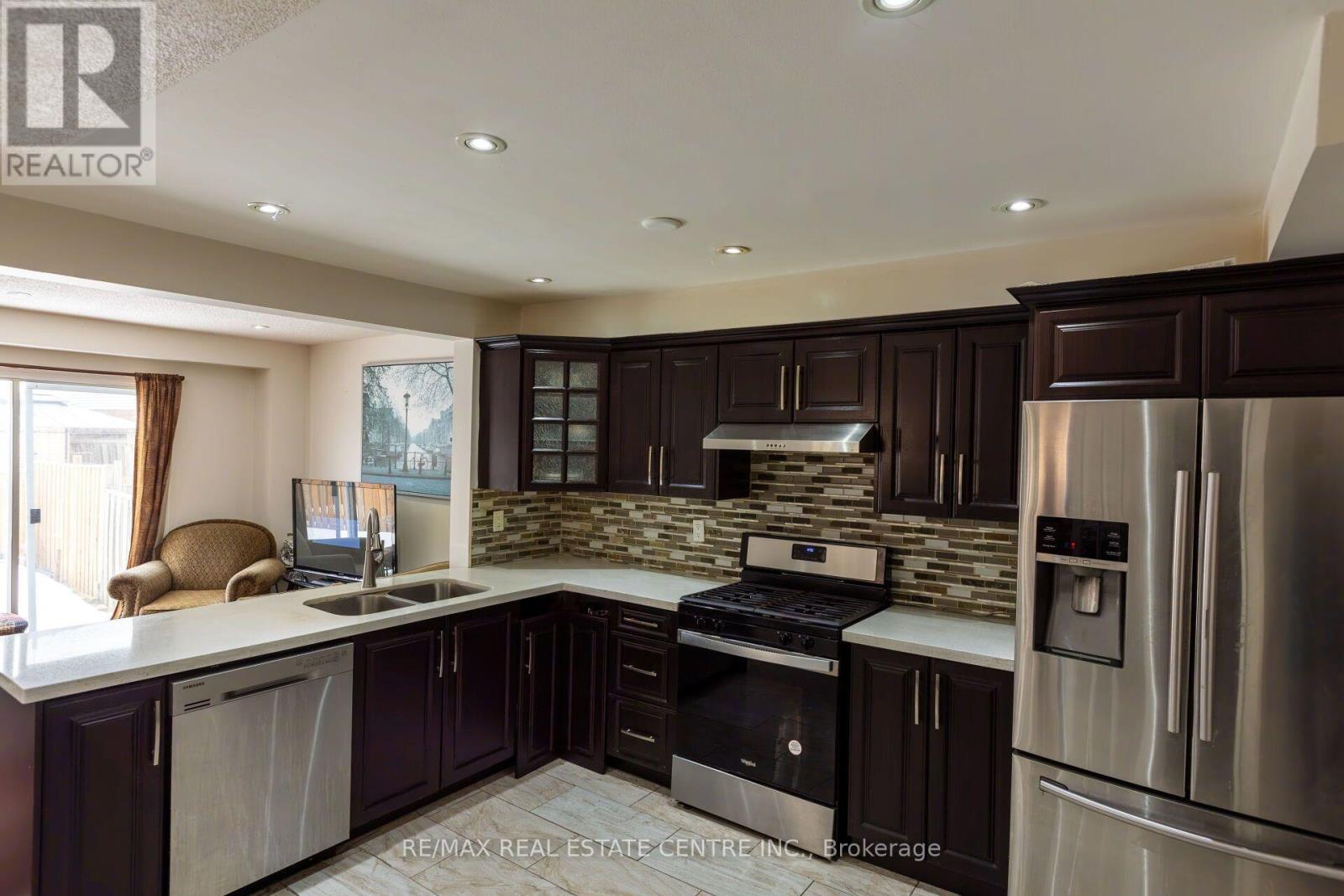 42 Wooliston Crescent, Brampton, ON photo 6