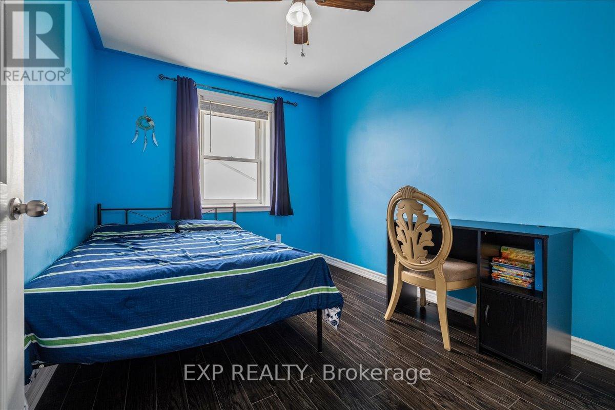 #52 371 BRONTE STREET S - 21