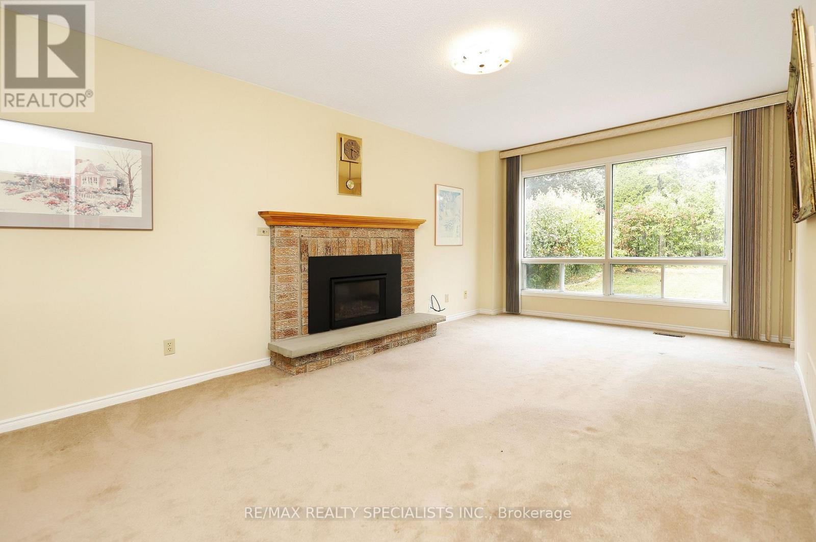 4 MOWAT COURT - 14