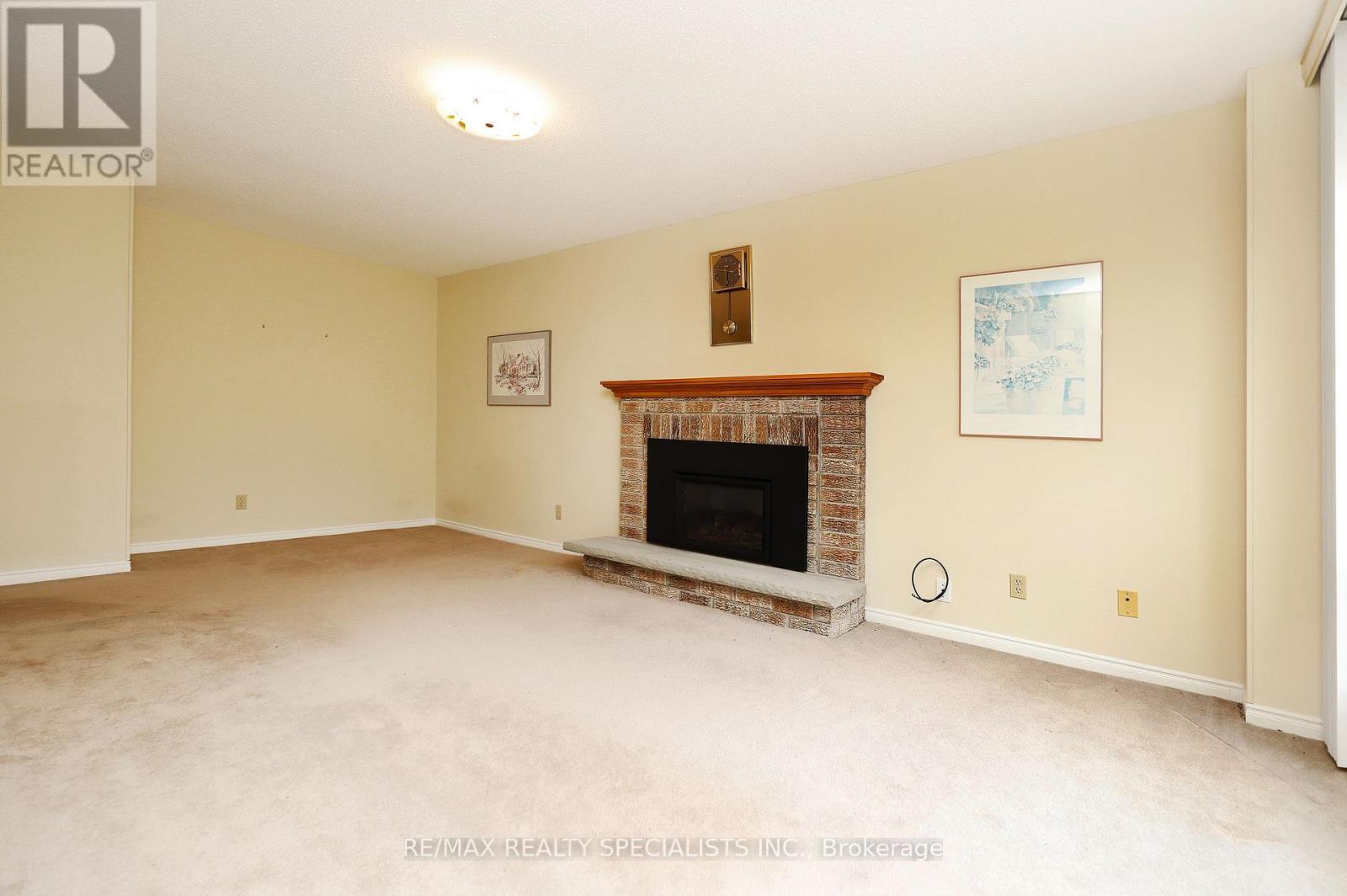 4 Mowat Court, Brampton, ON photo 16
