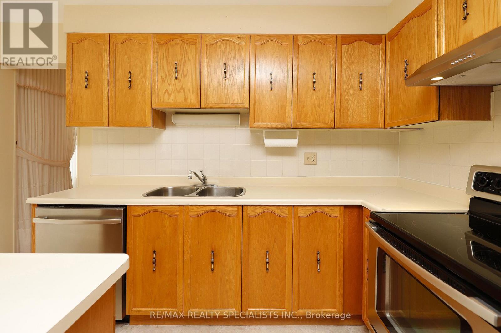 4 Mowat Court, Brampton, ON photo 22