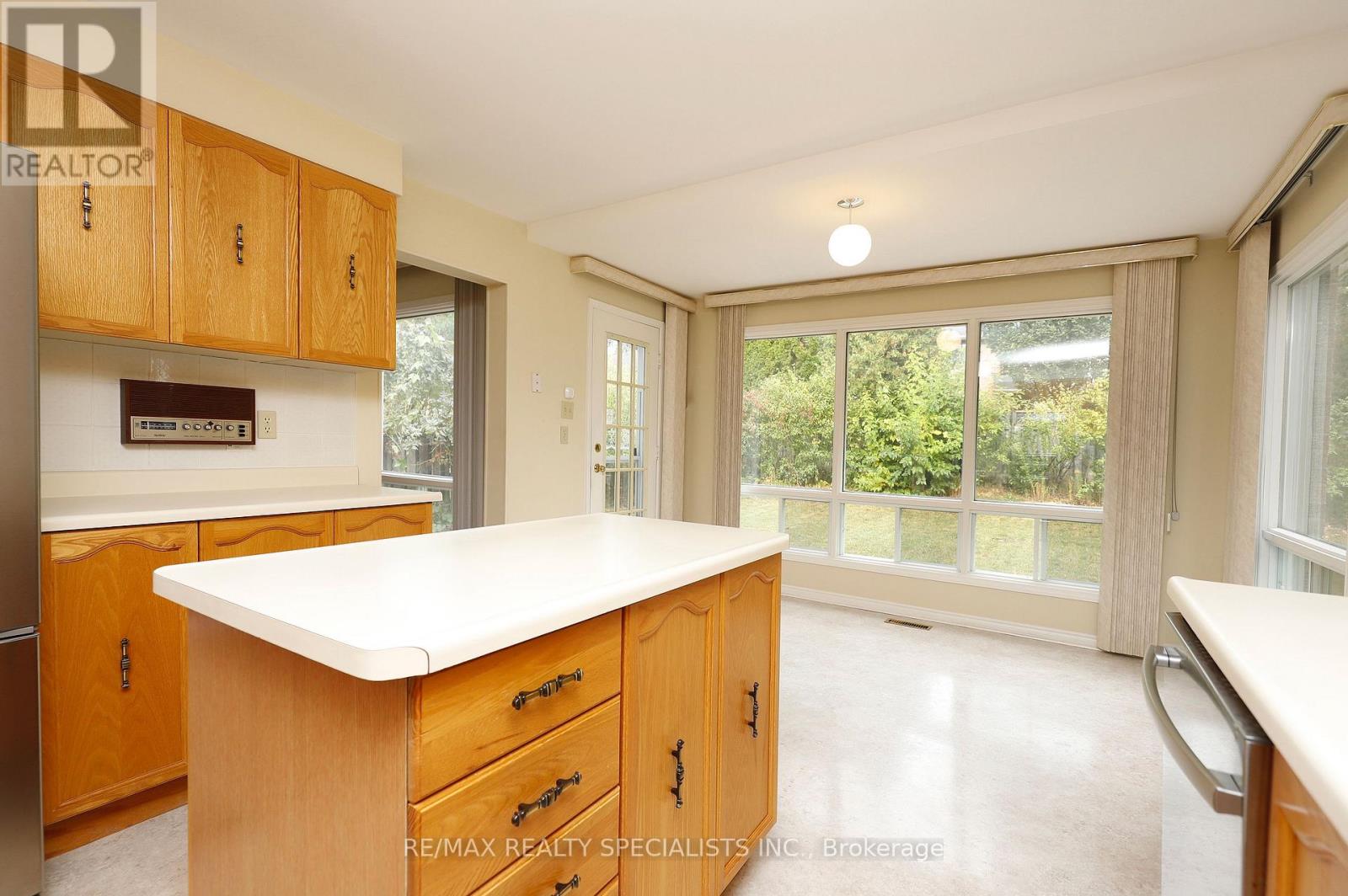 4 Mowat Court, Brampton, ON photo 24