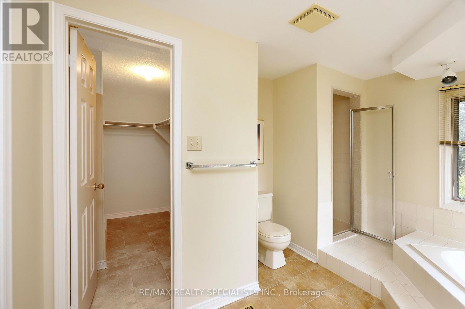 4 Mowat Court, Brampton, ON photo 33