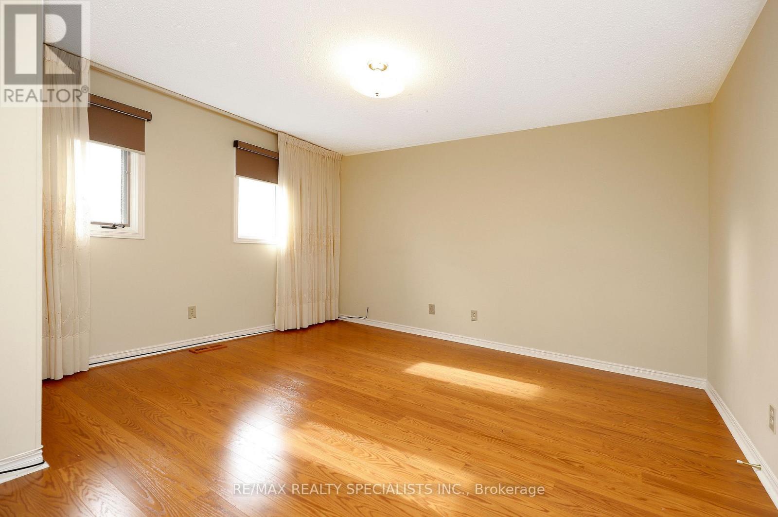 4 Mowat Court, Brampton, ON photo 37