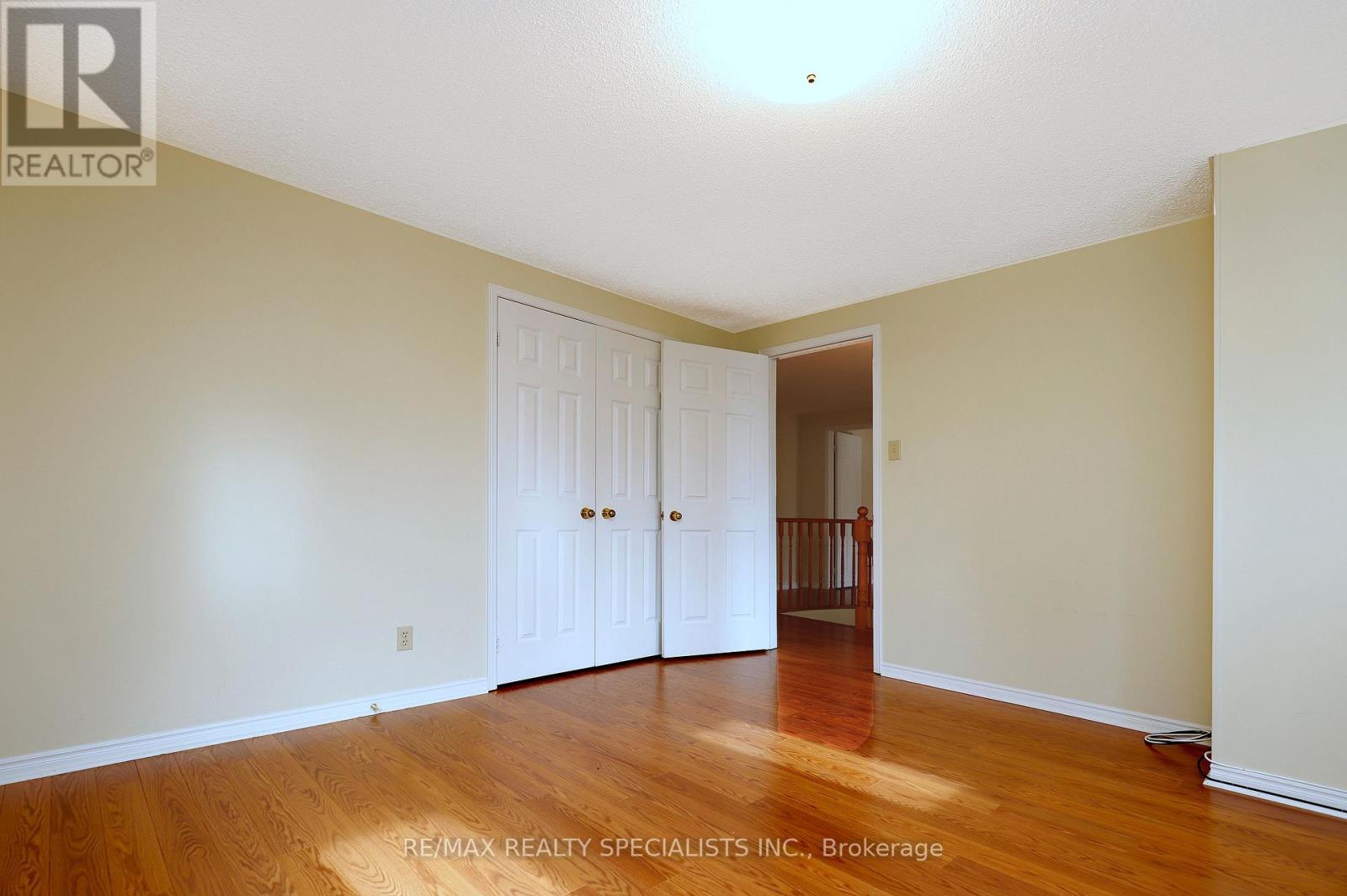 4 MOWAT COURT - 38