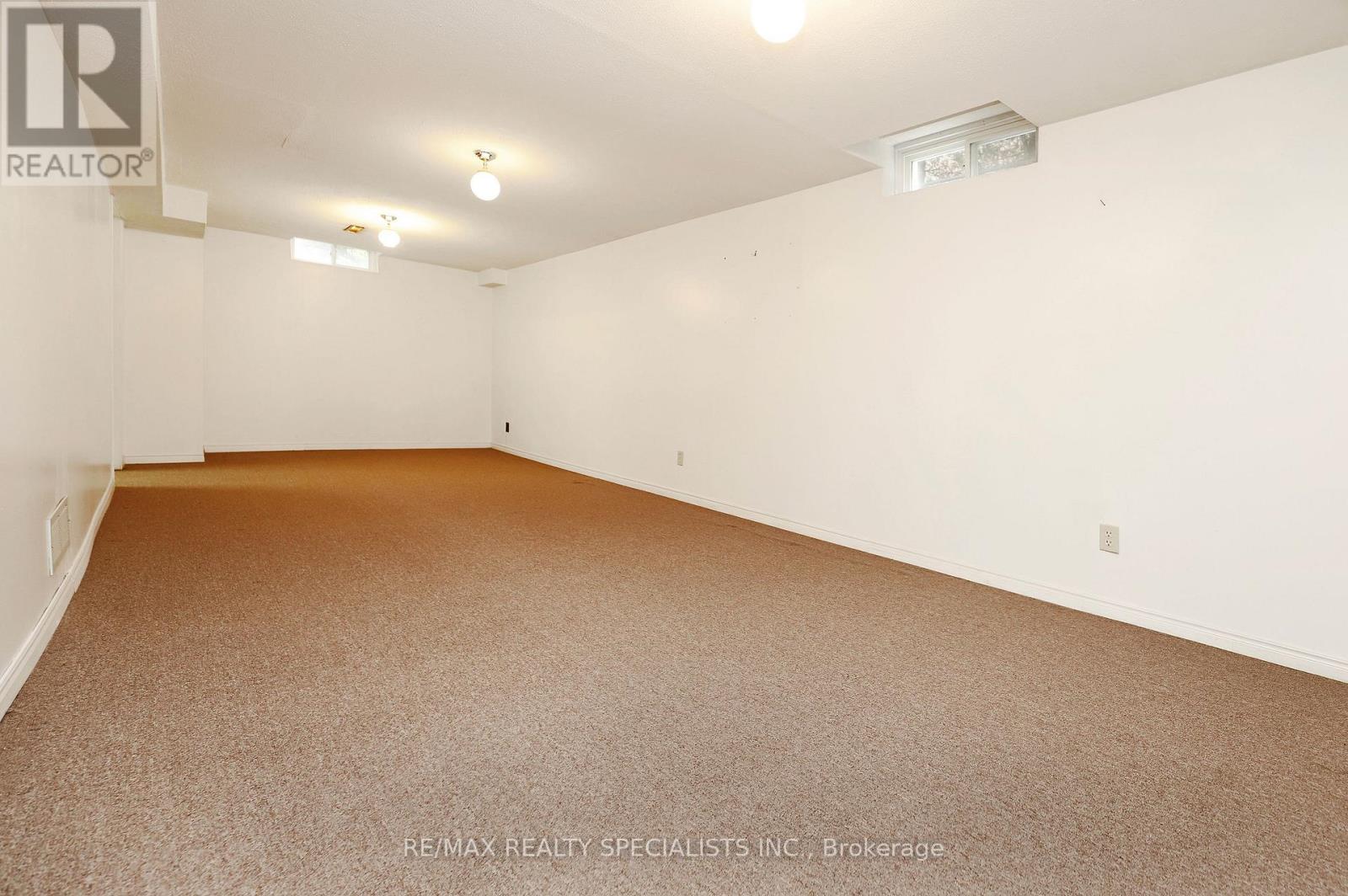 4 MOWAT COURT - 42