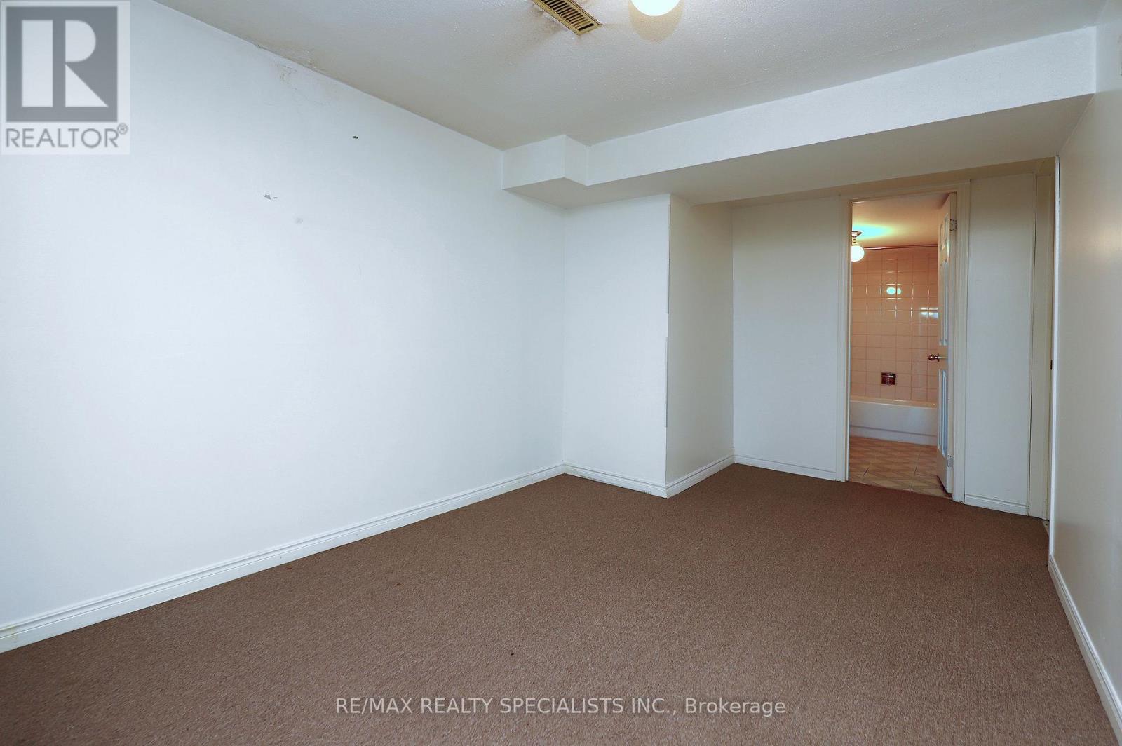 4 MOWAT COURT - 43