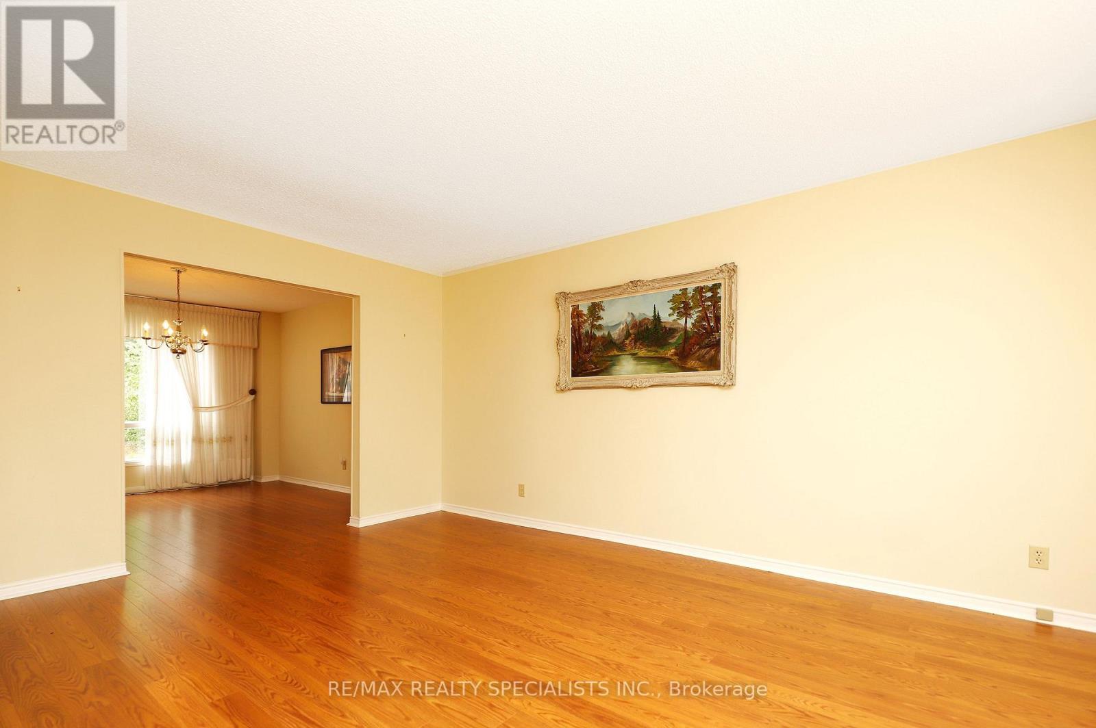 4 Mowat Court, Brampton, ON photo 6