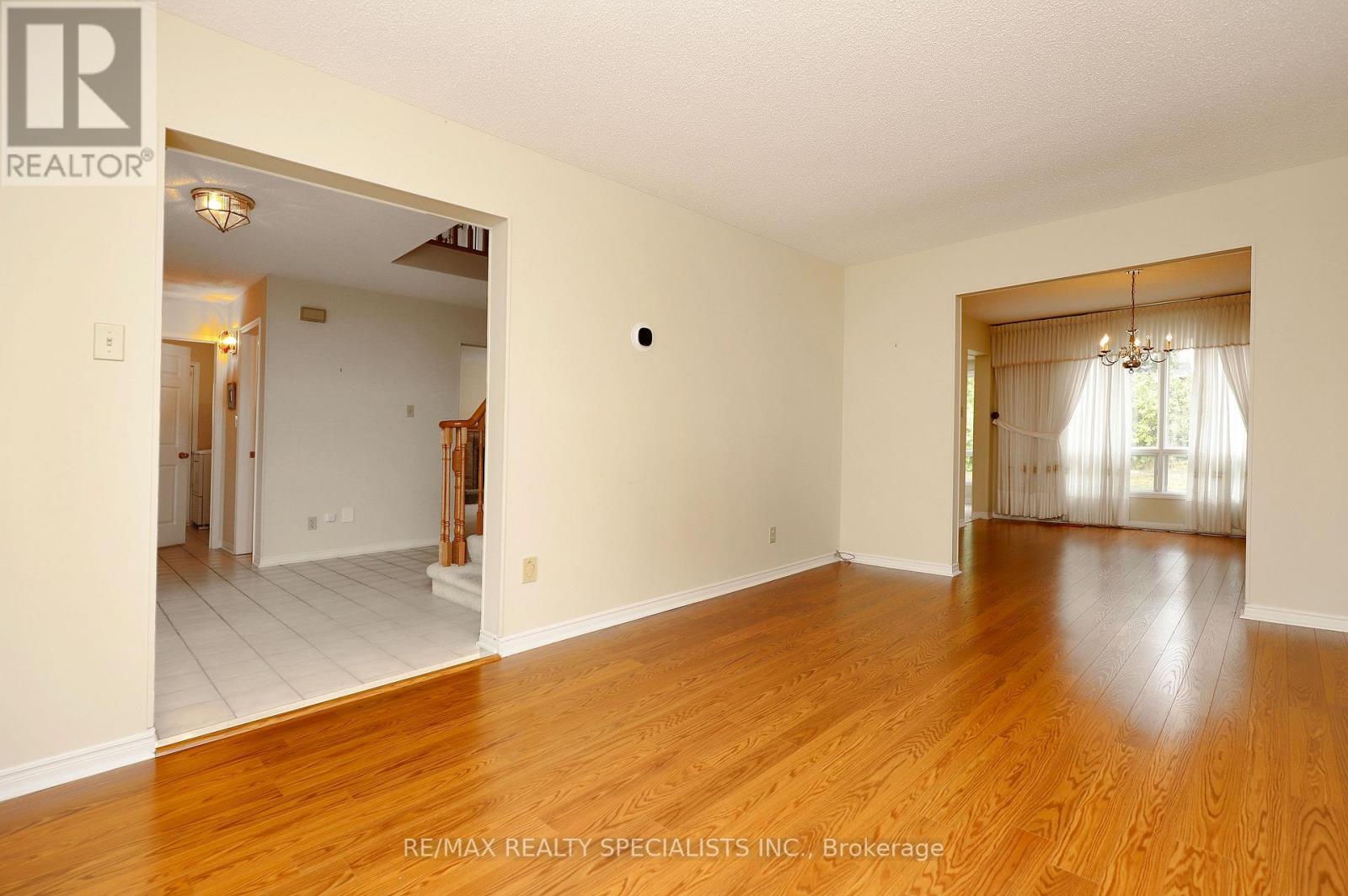 4 MOWAT COURT - 9