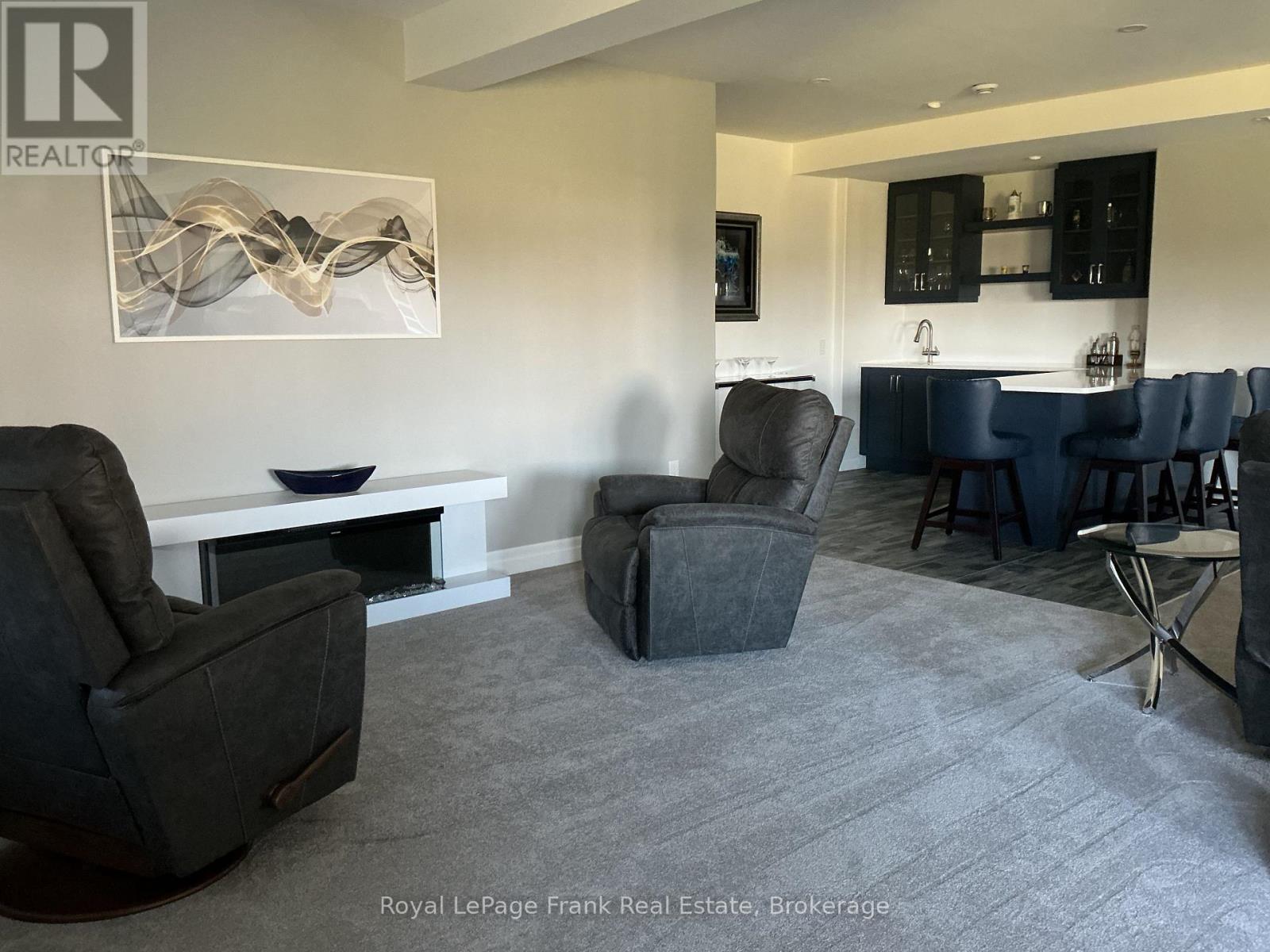 43 LAKEVIEW CRESCENT - 47