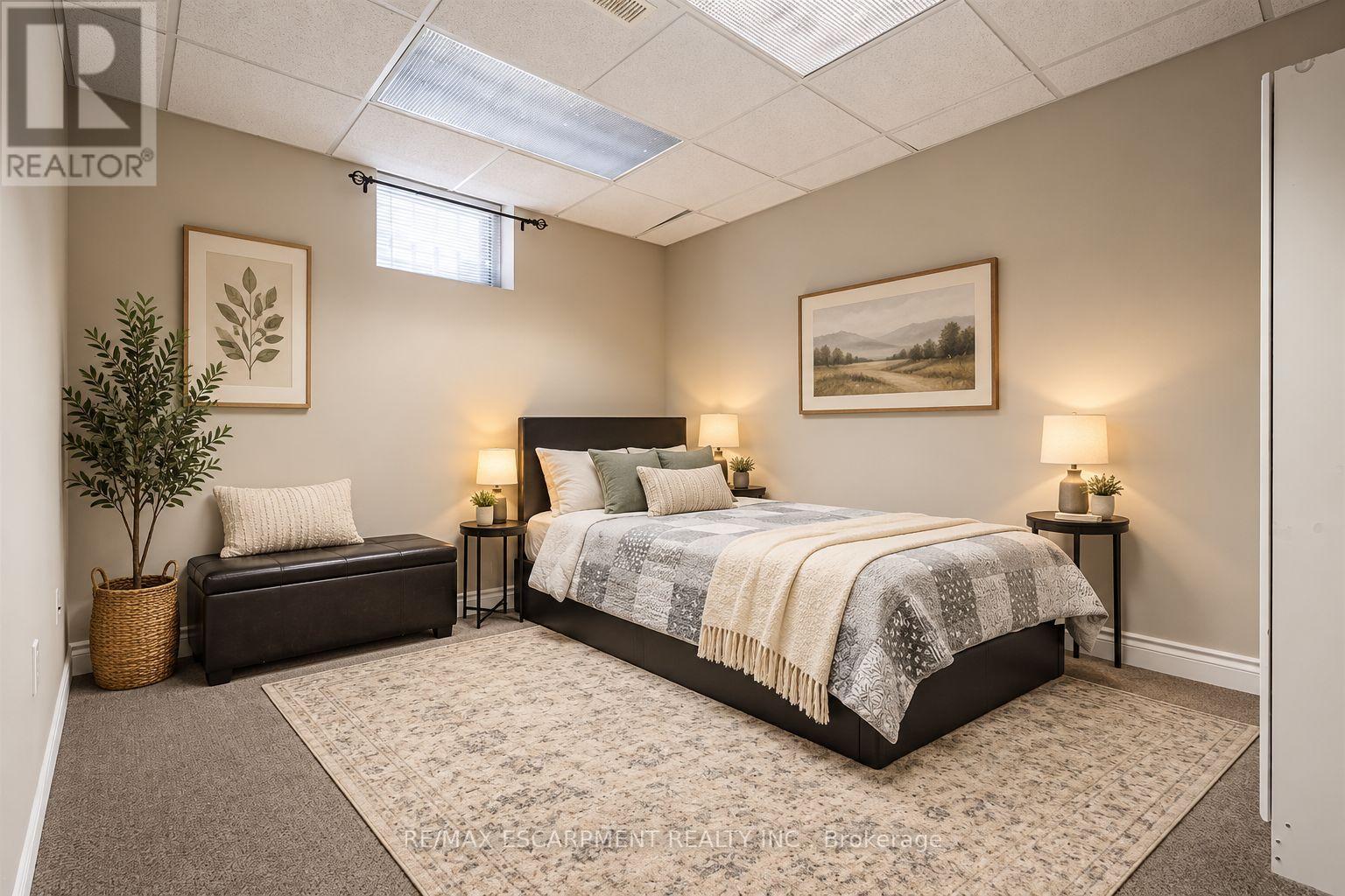137 PINEHILL DRIVE - 33