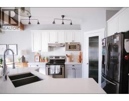 Kitchen - 209 Blackburn Drive, Fort Mcmurray, AB T9K0X5 Photo 13