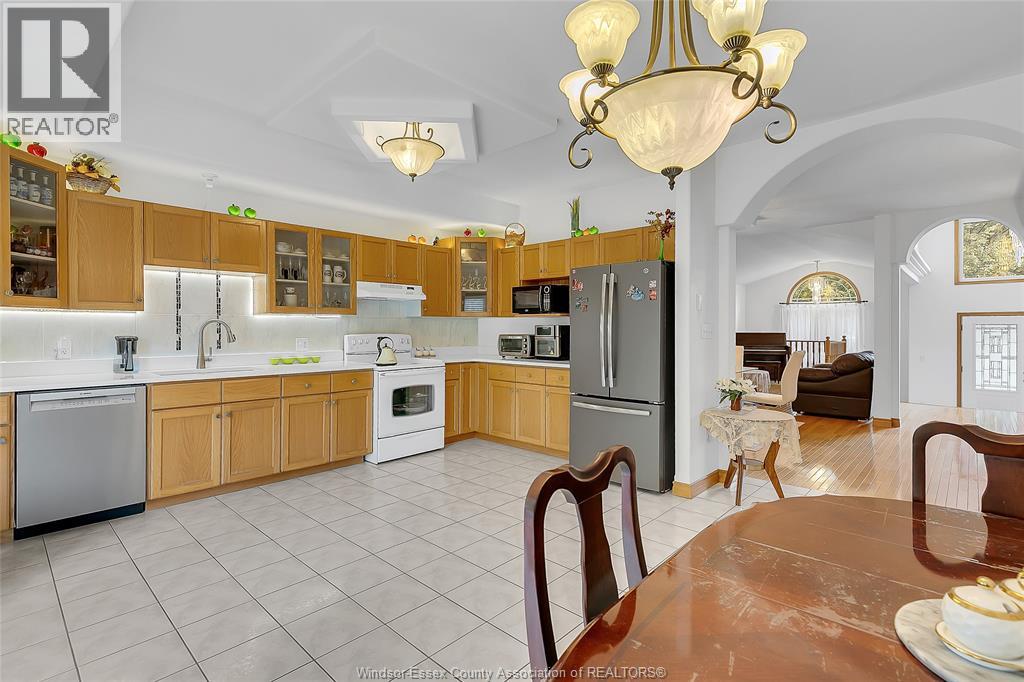 445 JOHN HARVEY CRESCENT - 14