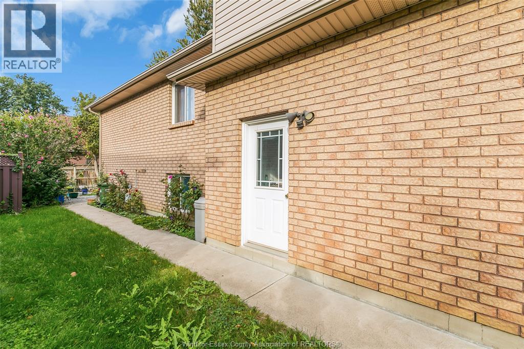 445 JOHN HARVEY CRESCENT - 40
