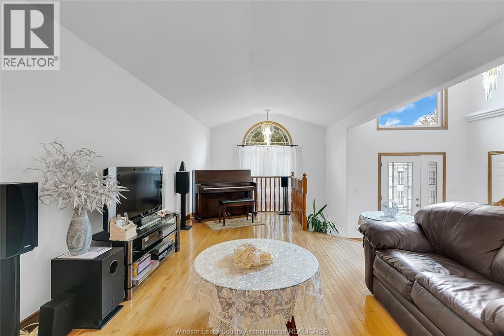 445 JOHN HARVEY CRESCENT - 8