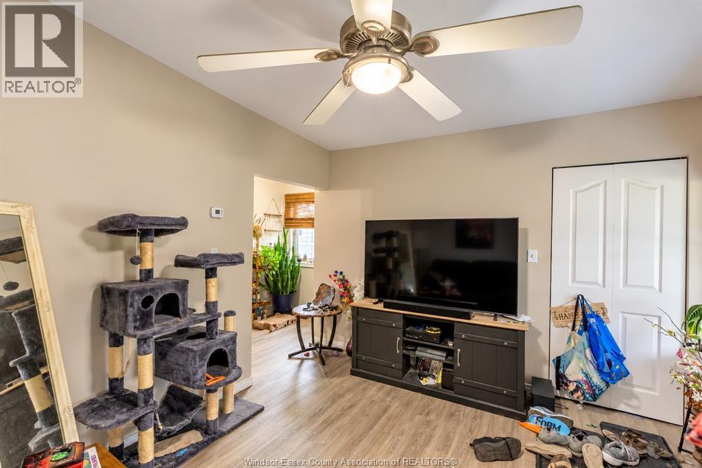 2176 MCDOUGALL - 2