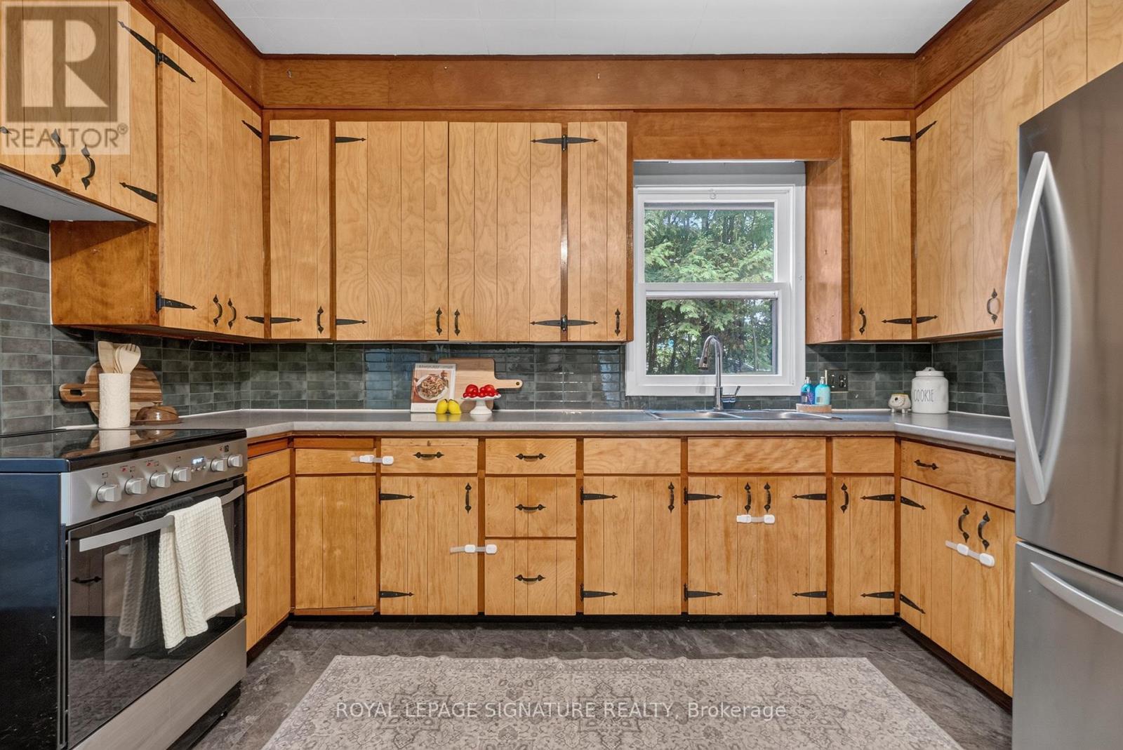 214 Edward Street — photo 4