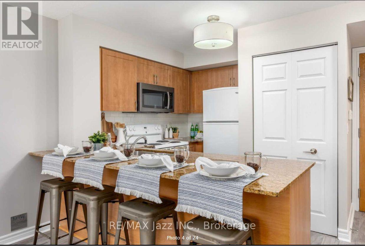606- 340 Watson Street West, Whitby, ON photo 3