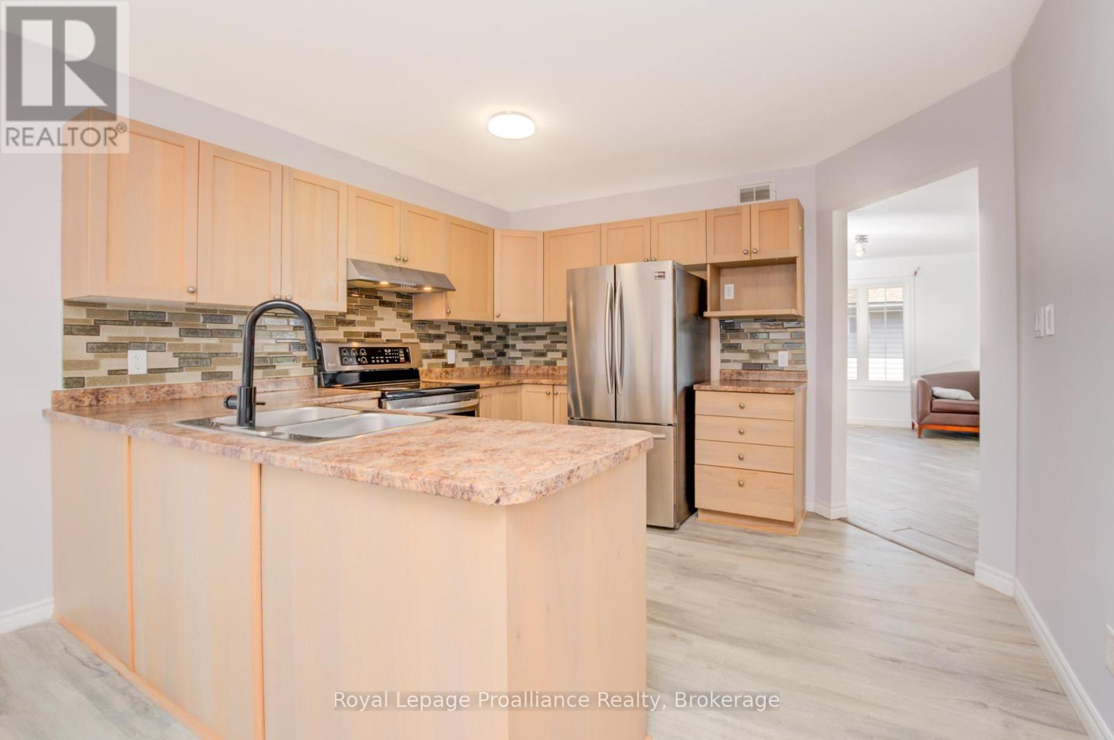 120 RAGLAN STREET - 12
