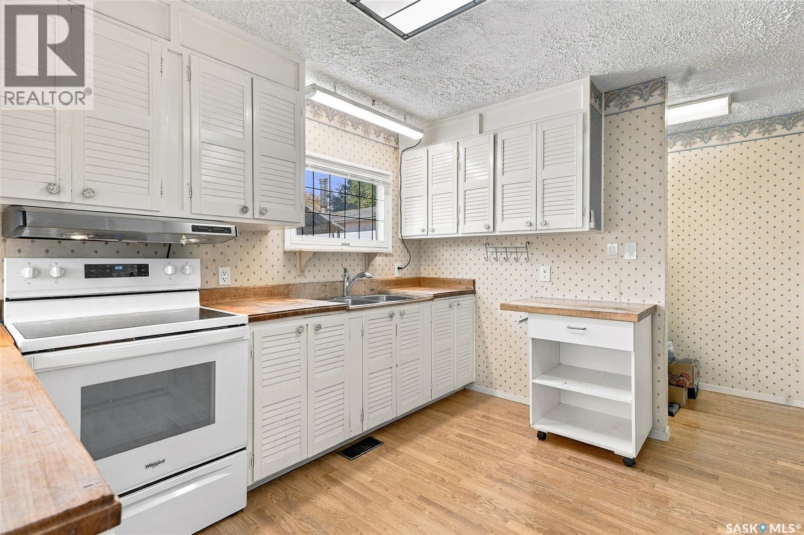 1315 2nd AVENUE N - 12