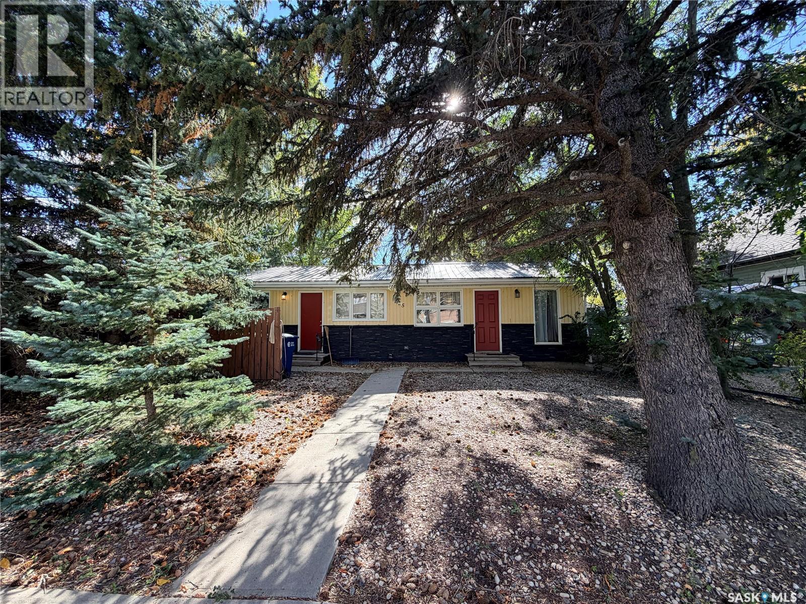 225 5th AVENUE W, Assiniboia — photo 2