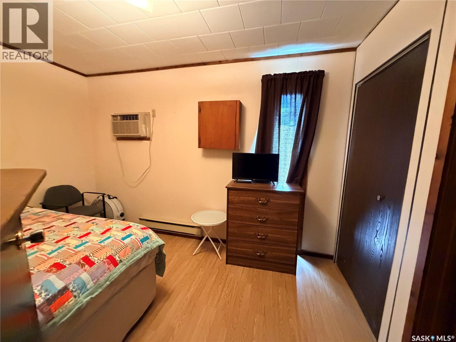 #225 5th AVENUE W - 4