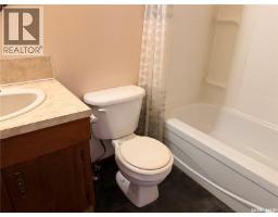 225 5th Avenue W, Assiniboia, SK S0H0B0 Photo 9
