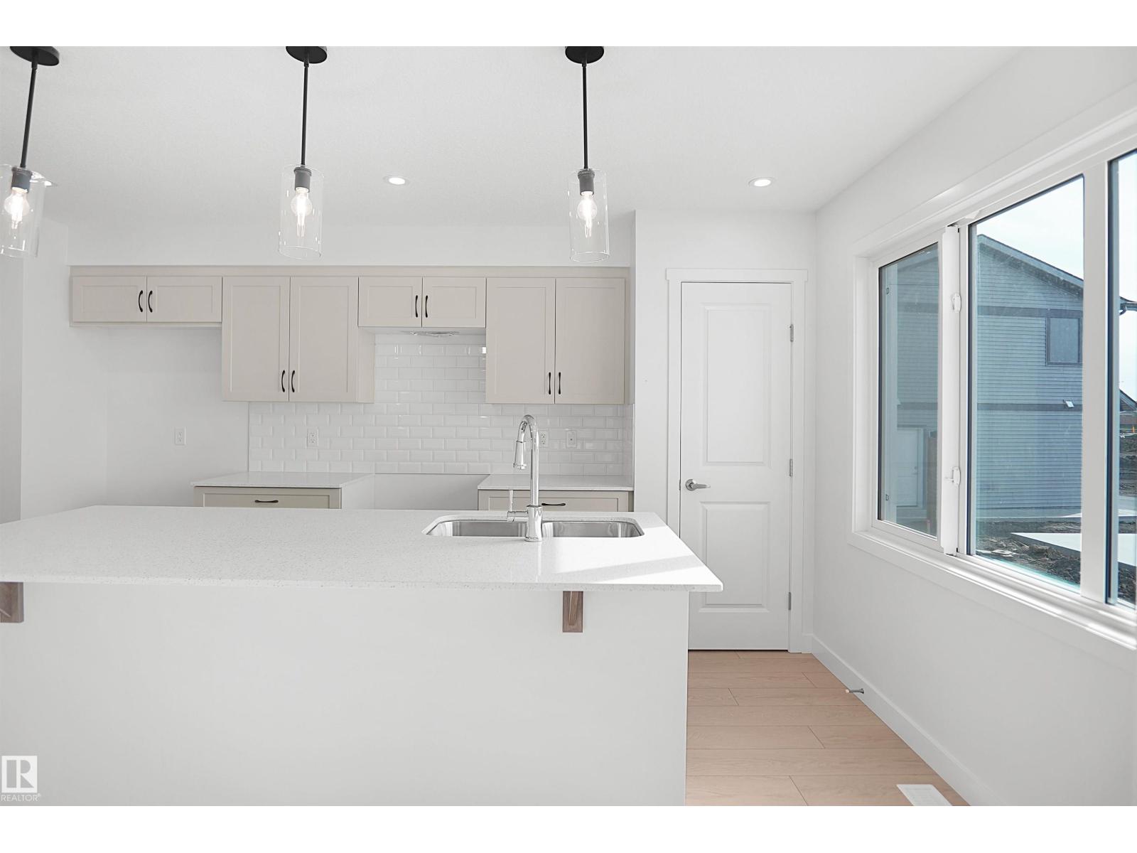 21219 25 AV NW - 12