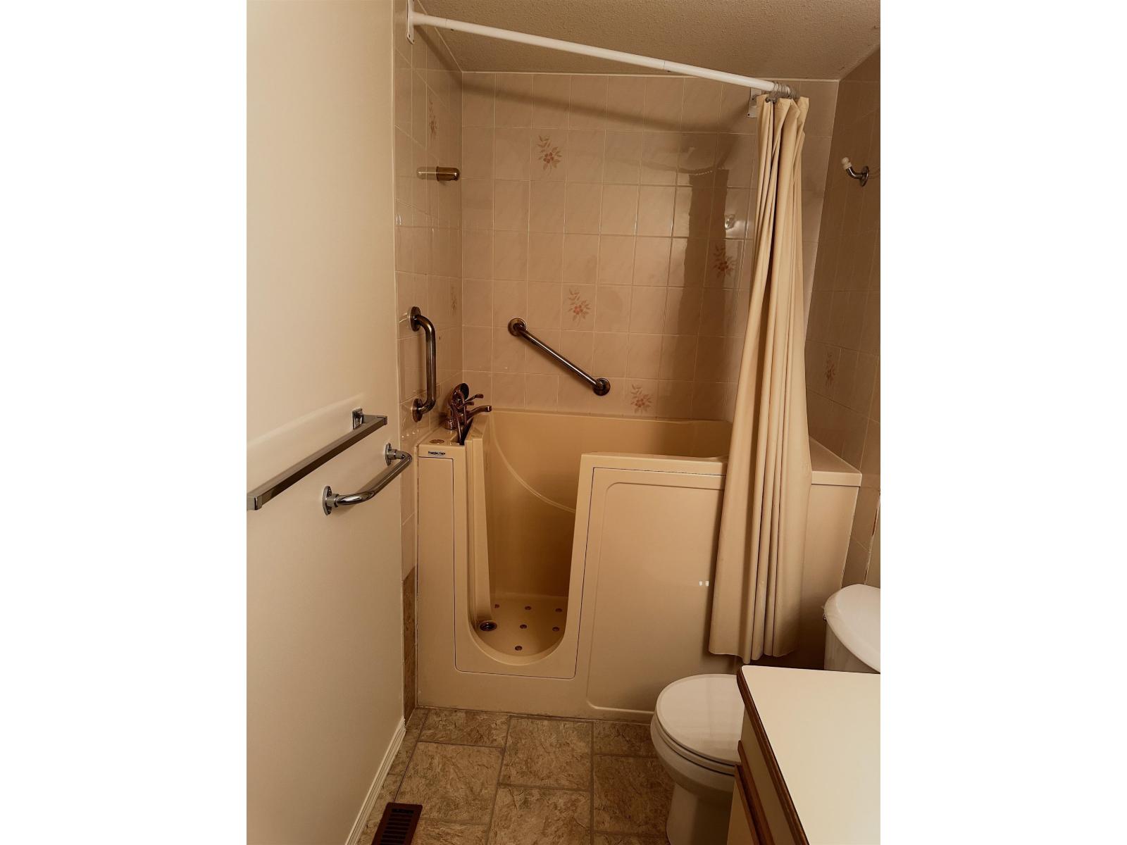 Photo of 15 32659 GEORGE FERGUSON, ABBOTSFORD, BC WAY 20