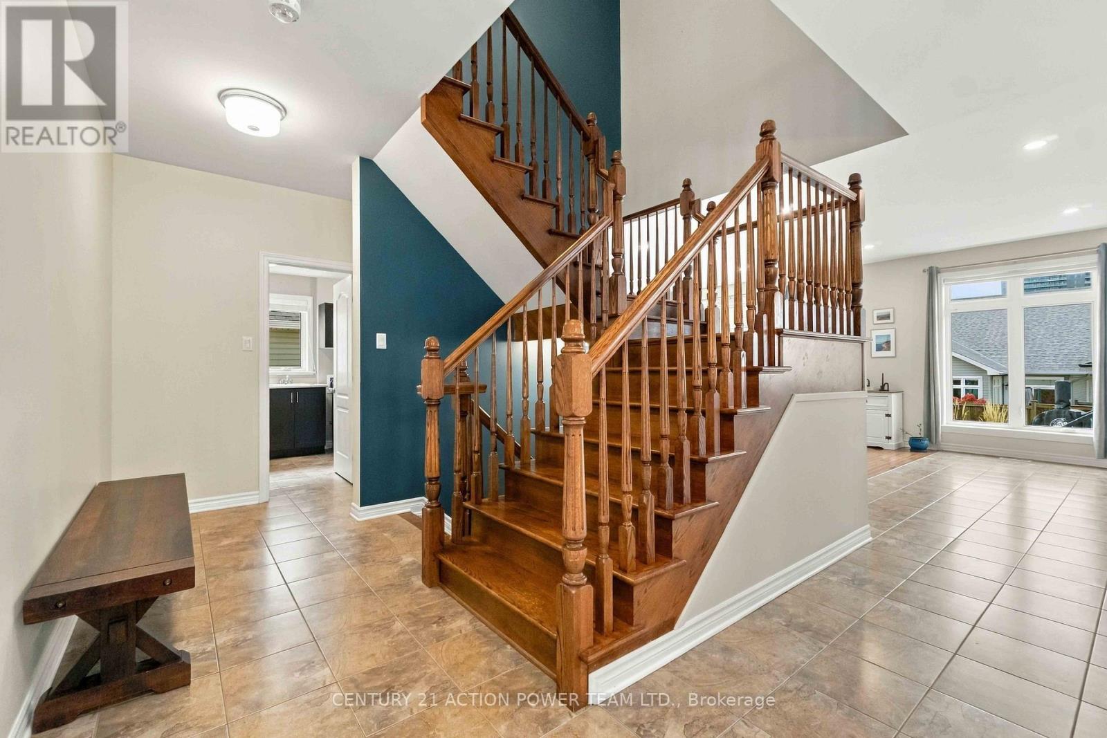 703 MASHKIG AVENUE E - 10