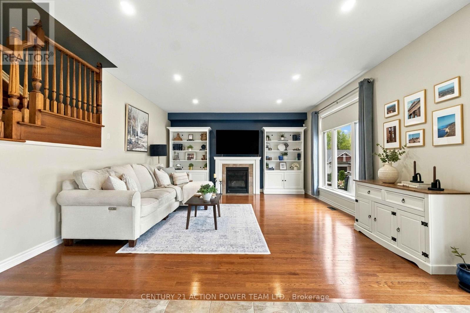 703 MASHKIG AVENUE E - 11