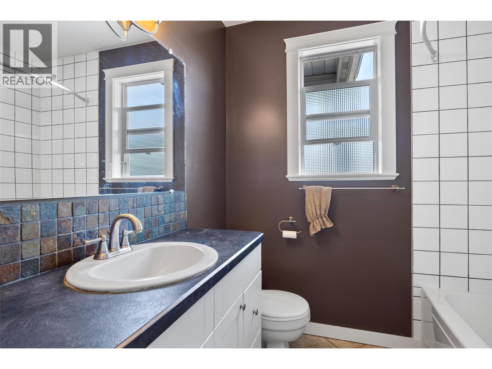 658 Dominion Street - Image 11