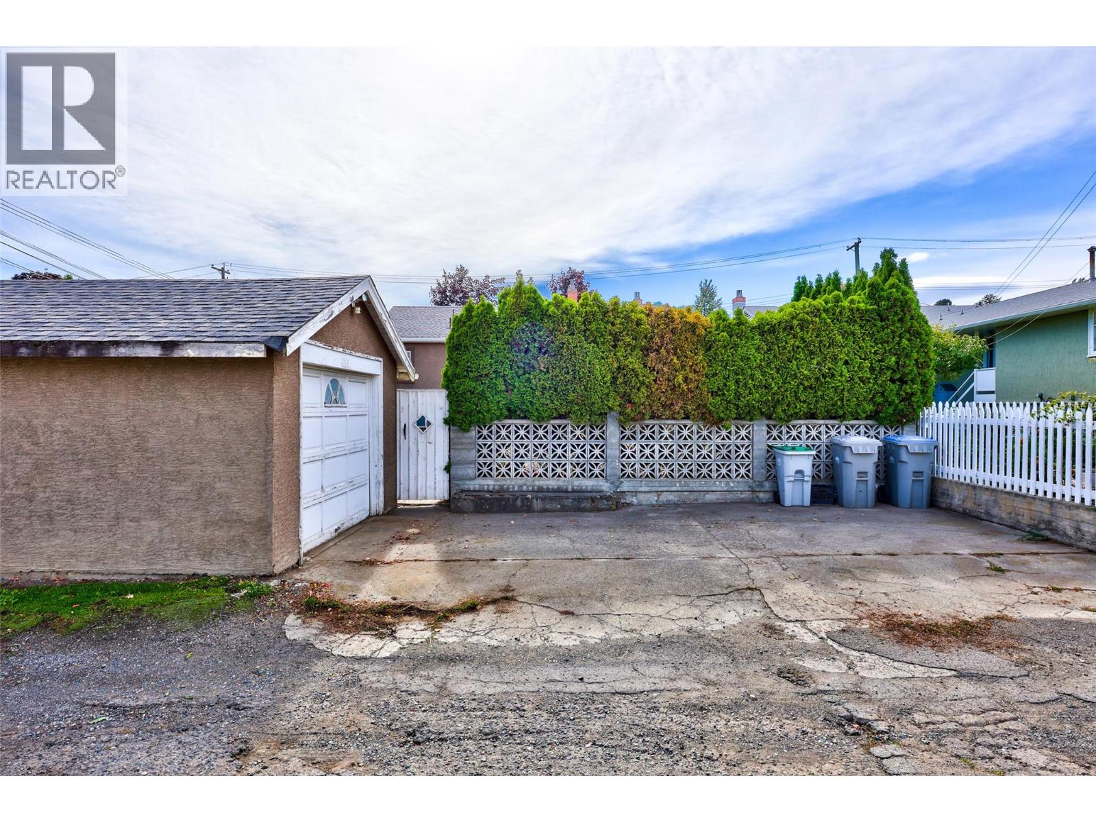 658 Dominion Street - 31