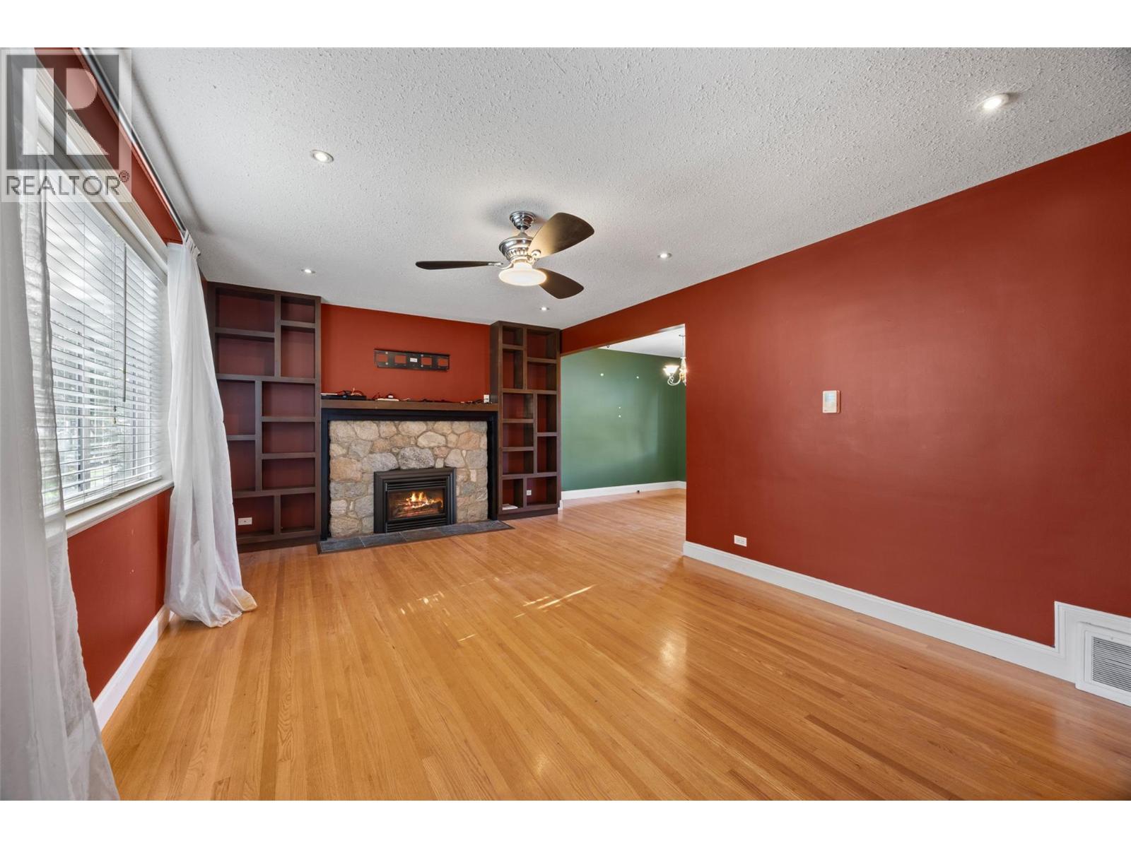 658 Dominion Street - 3