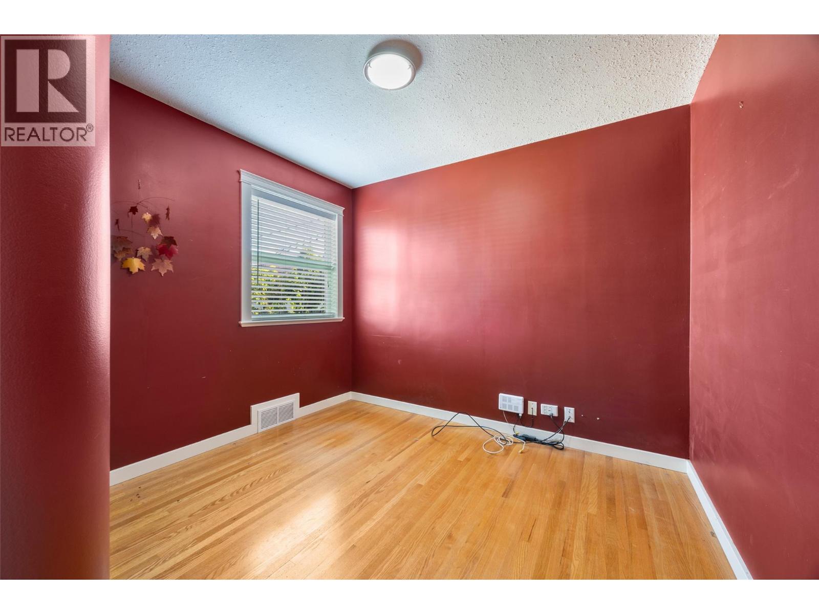 658 Dominion Street - 13