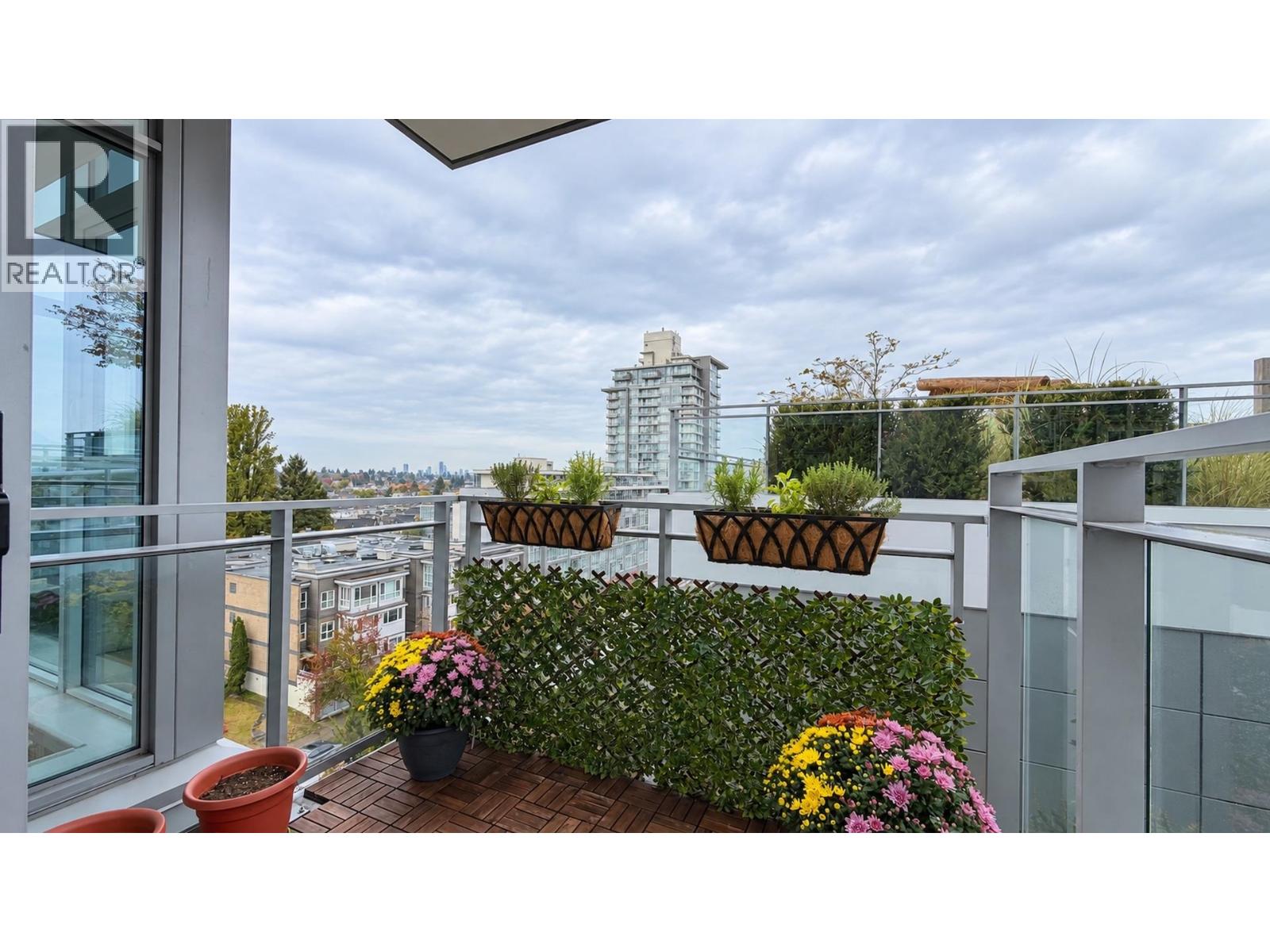 706 2435 KINGSWAY, Vancouver