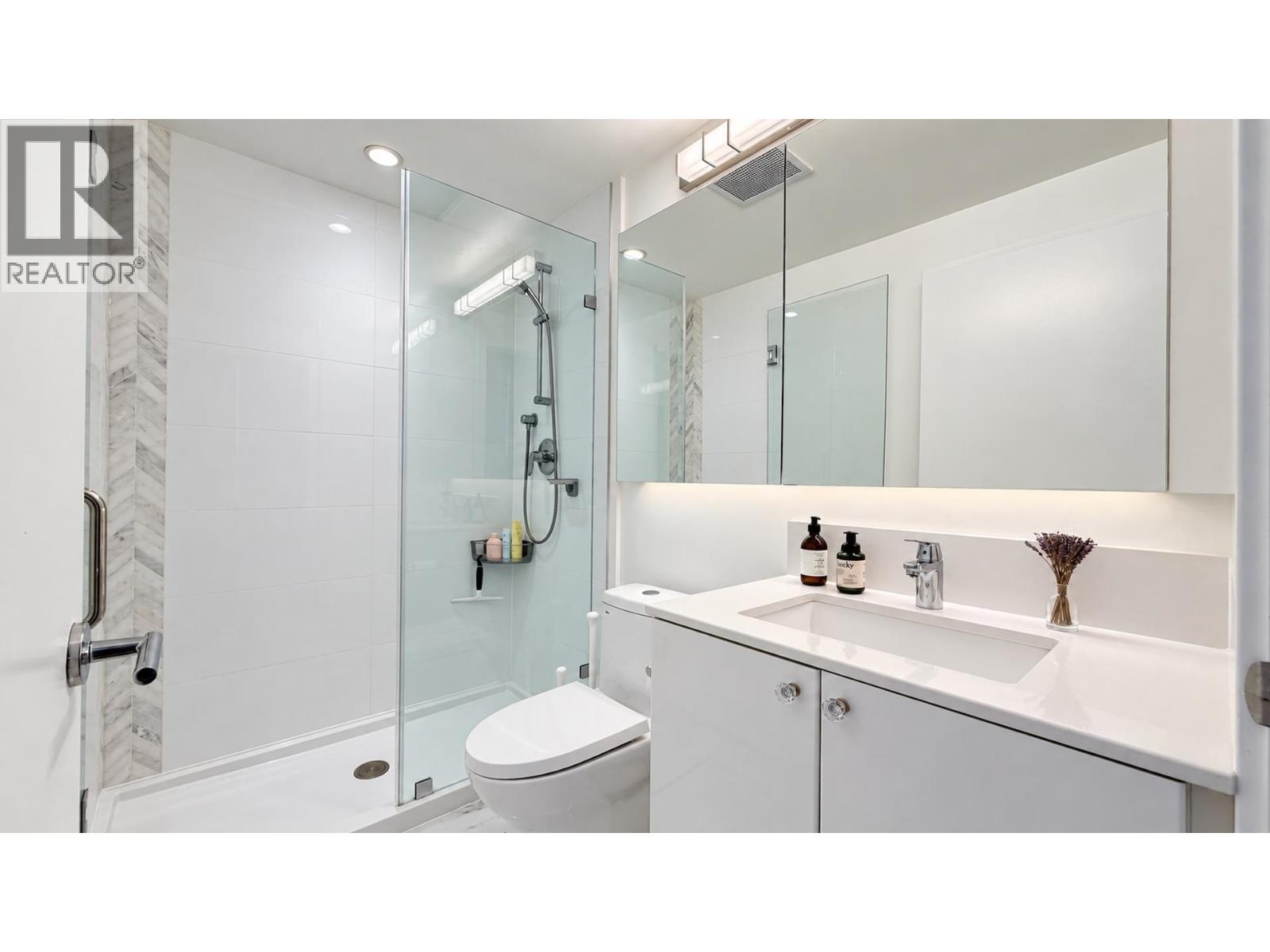 706 2435 KINGSWAY, Vancouver
