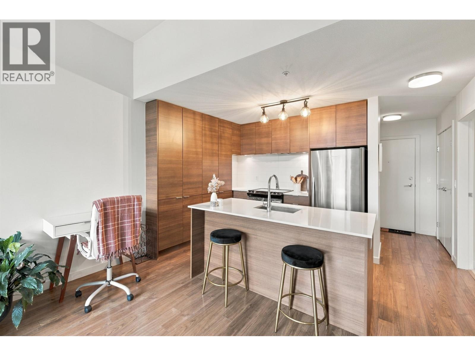 504 1677 LLOYD AVENUE, North Vancouver