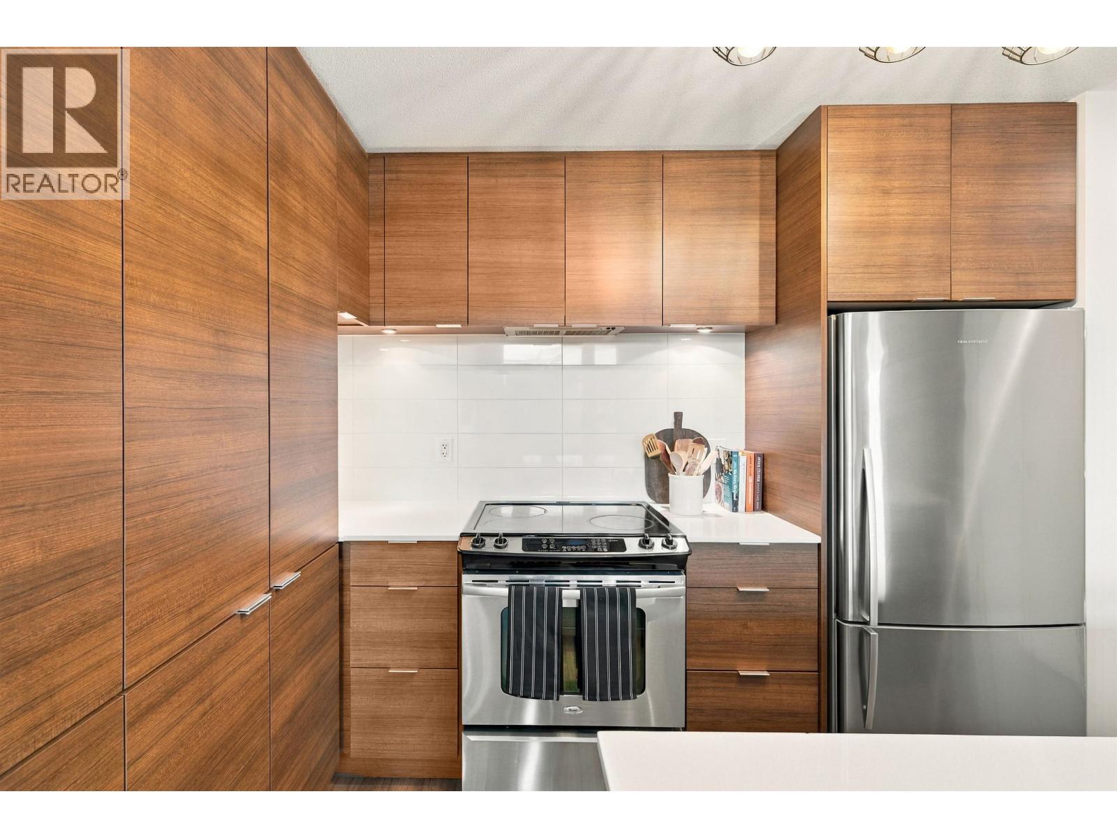 504 1677 LLOYD AVENUE, North Vancouver