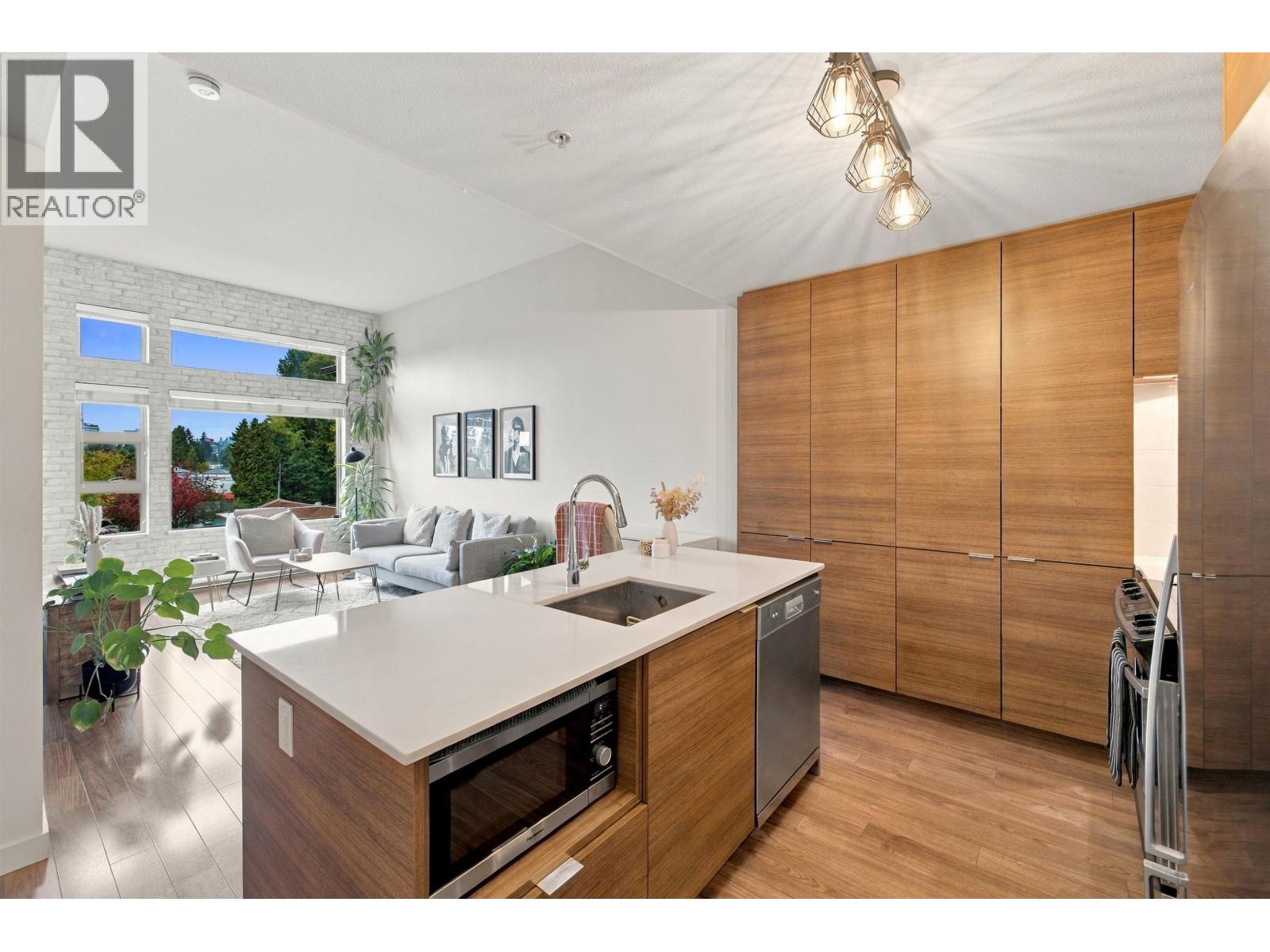 504 1677 LLOYD AVENUE, North Vancouver