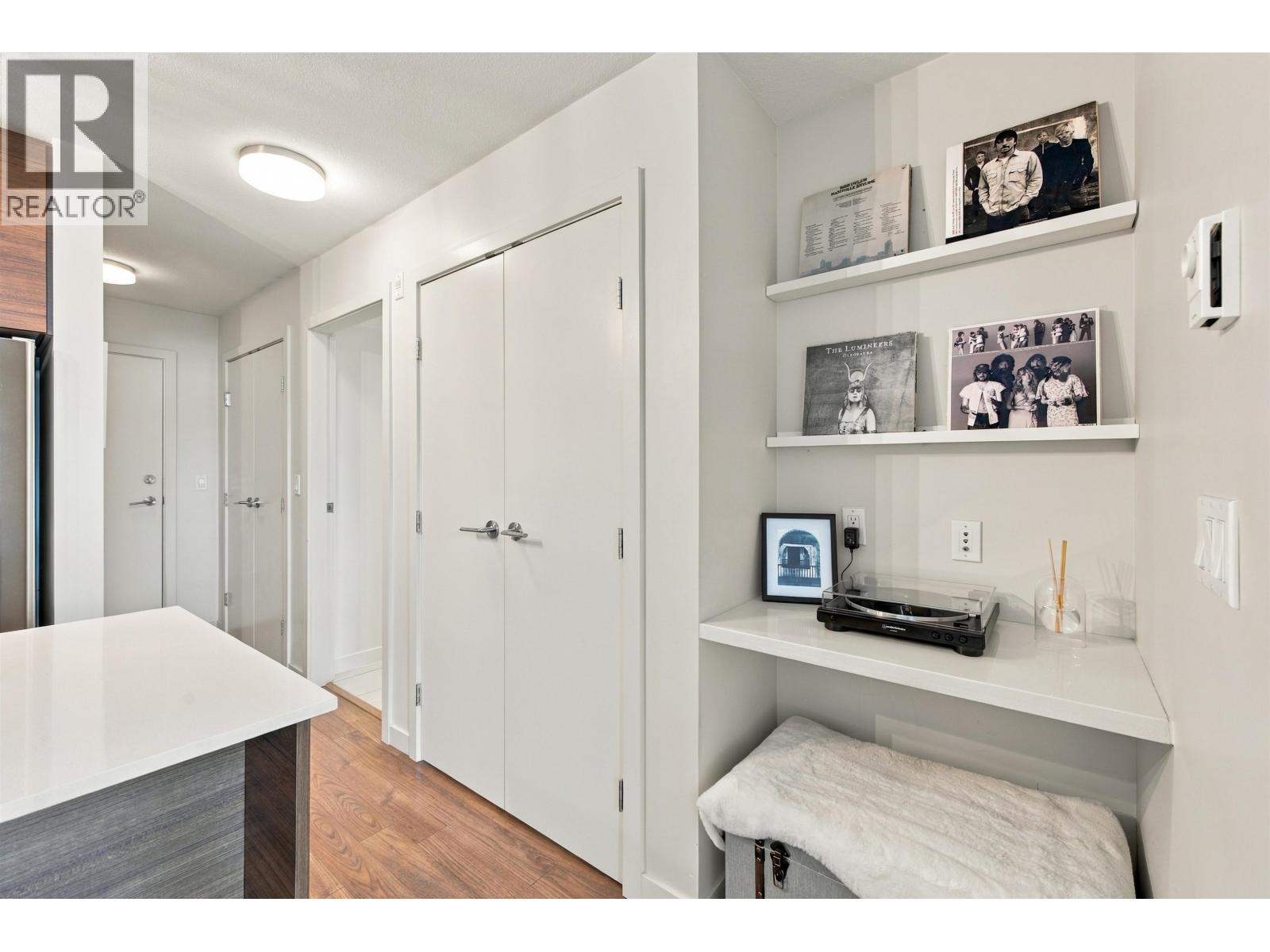 504 1677 LLOYD AVENUE, North Vancouver