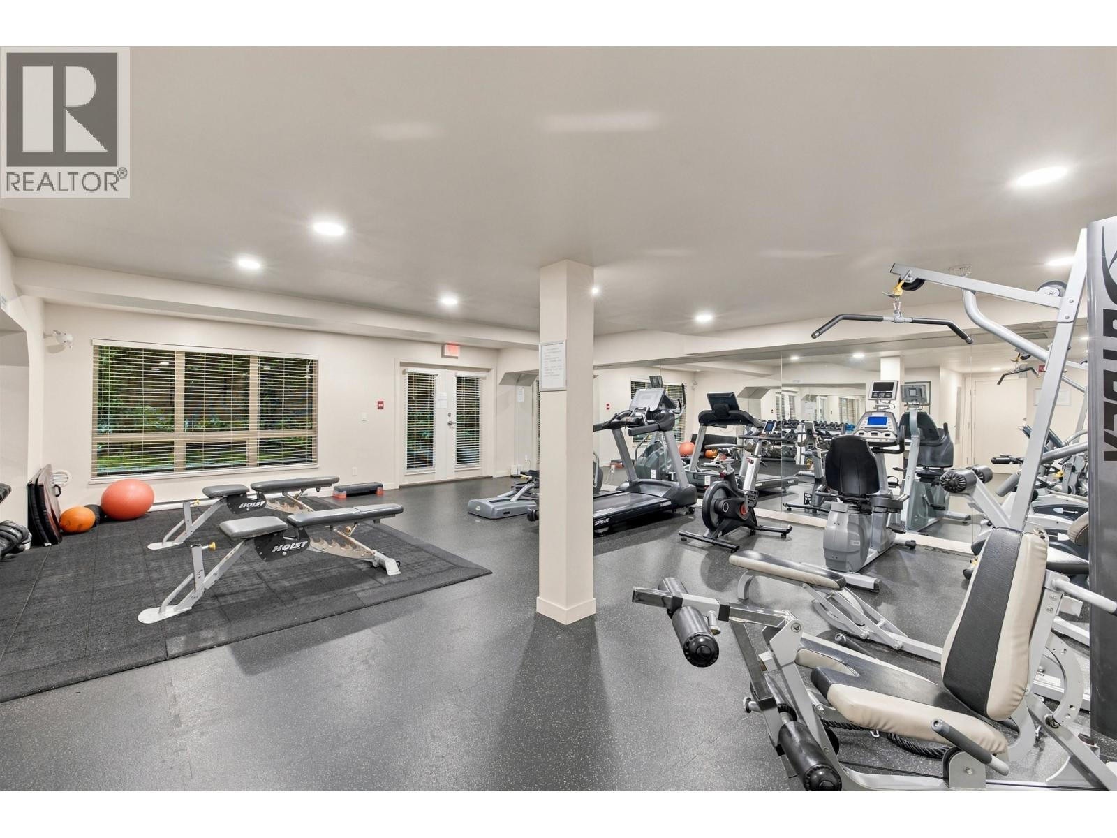 504 1677 LLOYD AVENUE, North Vancouver
