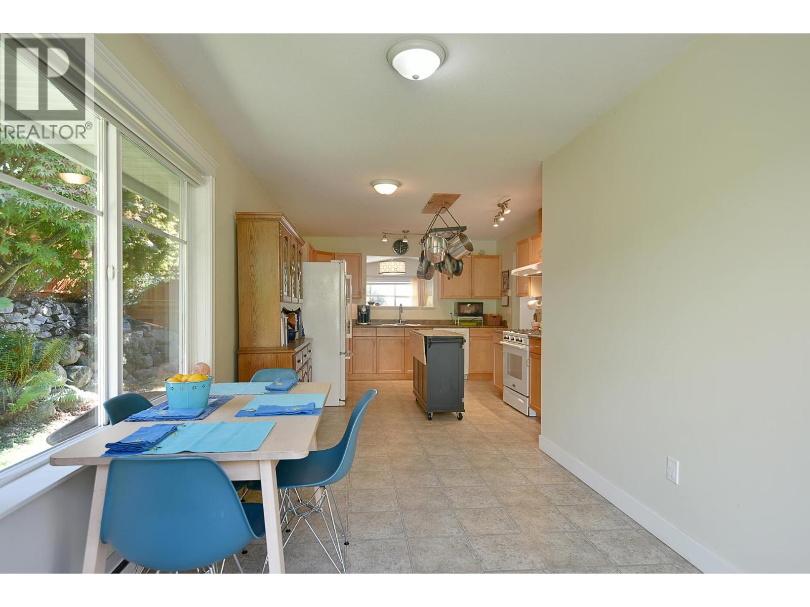 6340 WILLIAMS PLACE, Sechelt