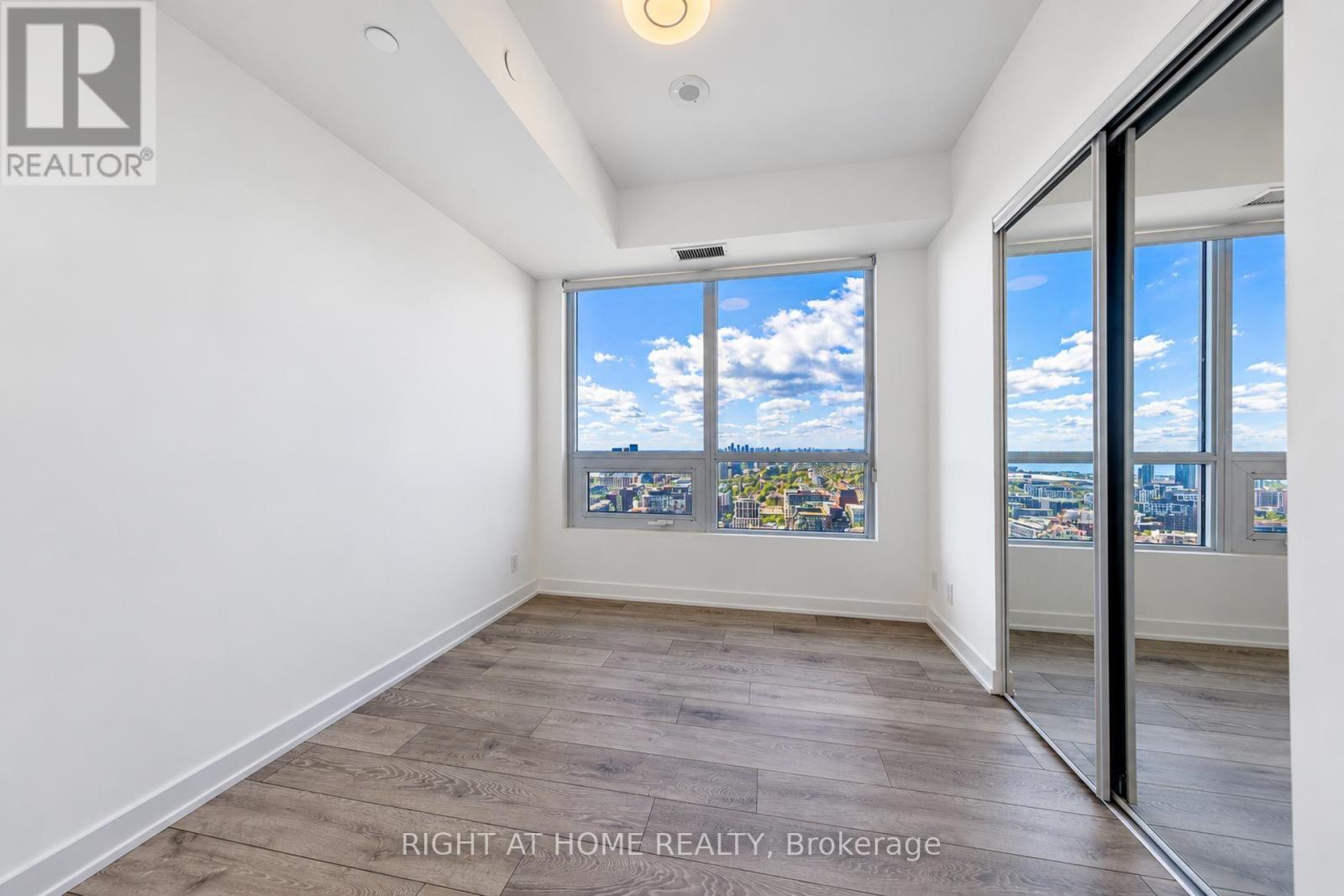 108 Peter Street — photo 26