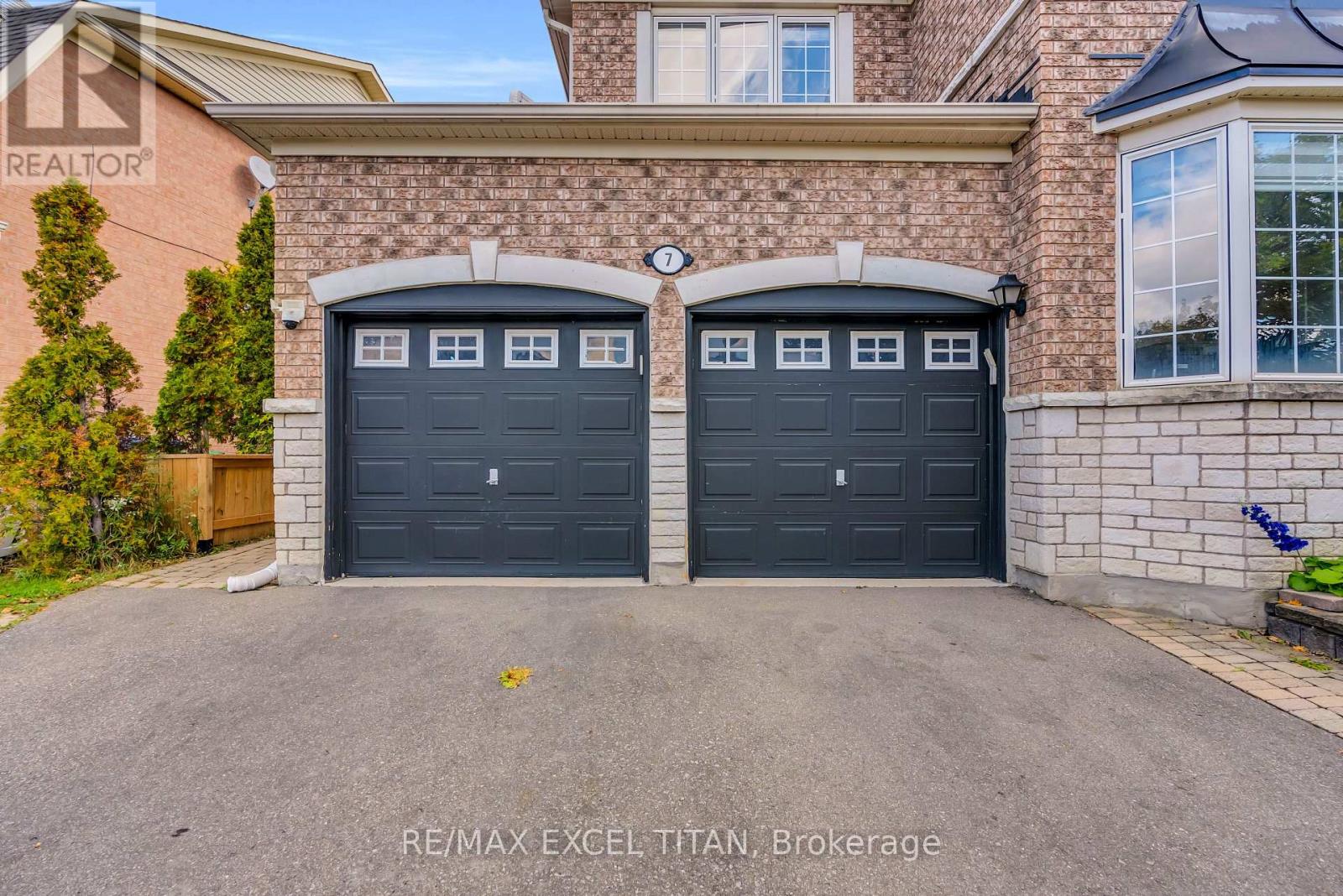 7 Braydon Boulevard, Brampton, ON photo 4