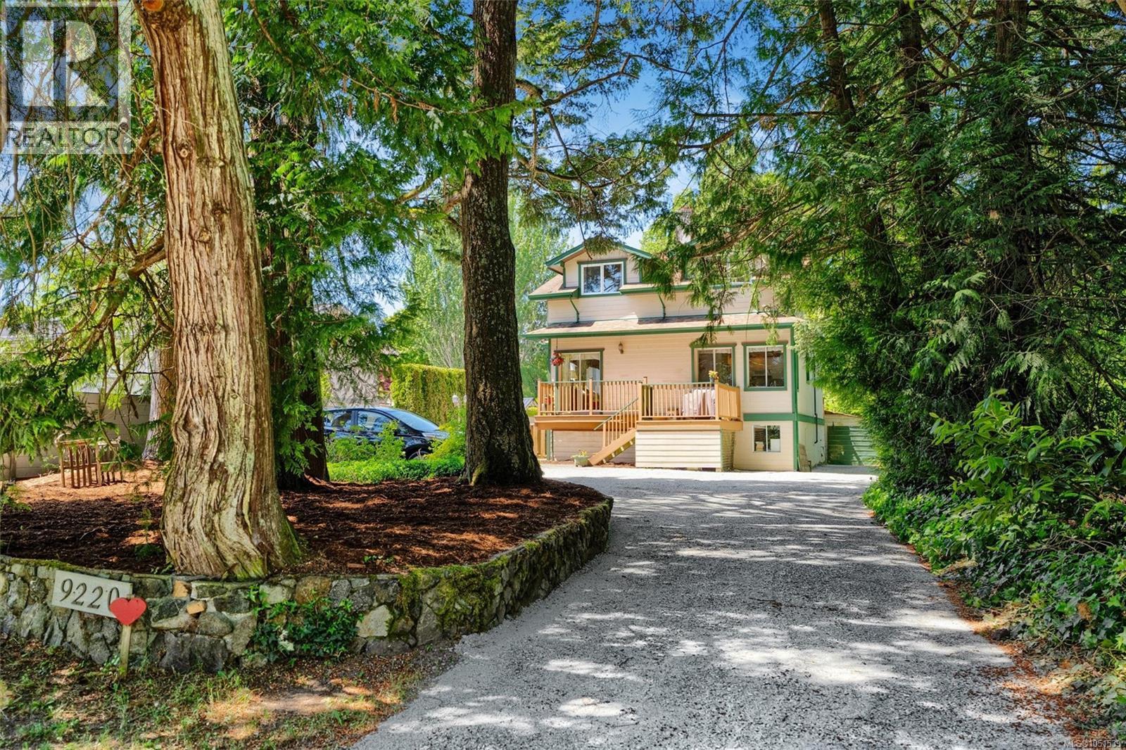 9220 East Saanich Rd - 6