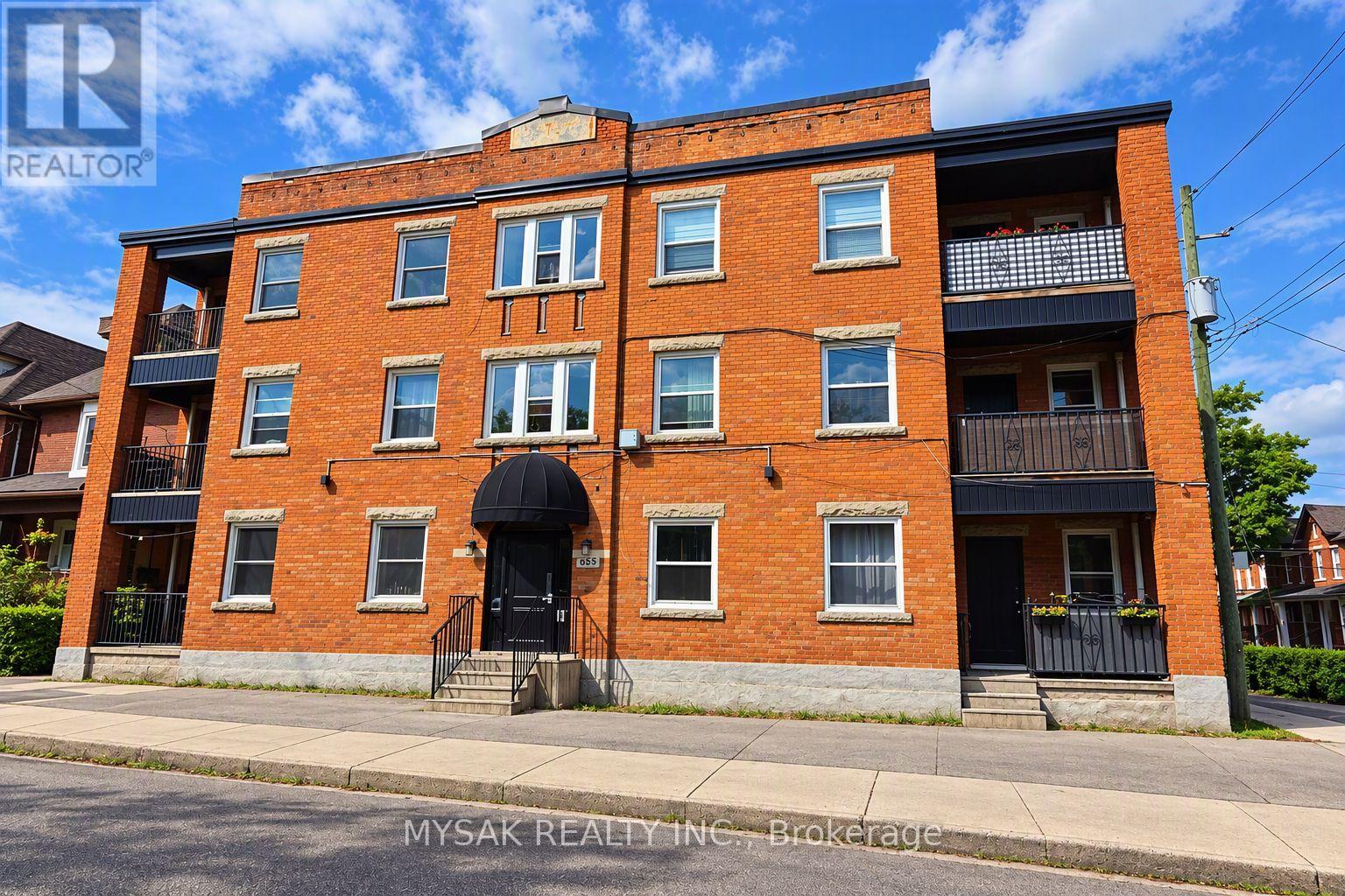 455 King William Street, Hamilton, ON photo 1