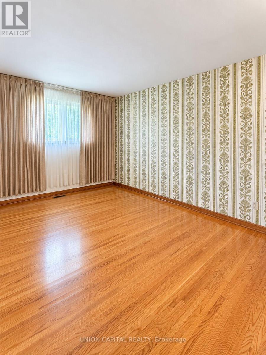 21 CROYDON DRIVE - 25
