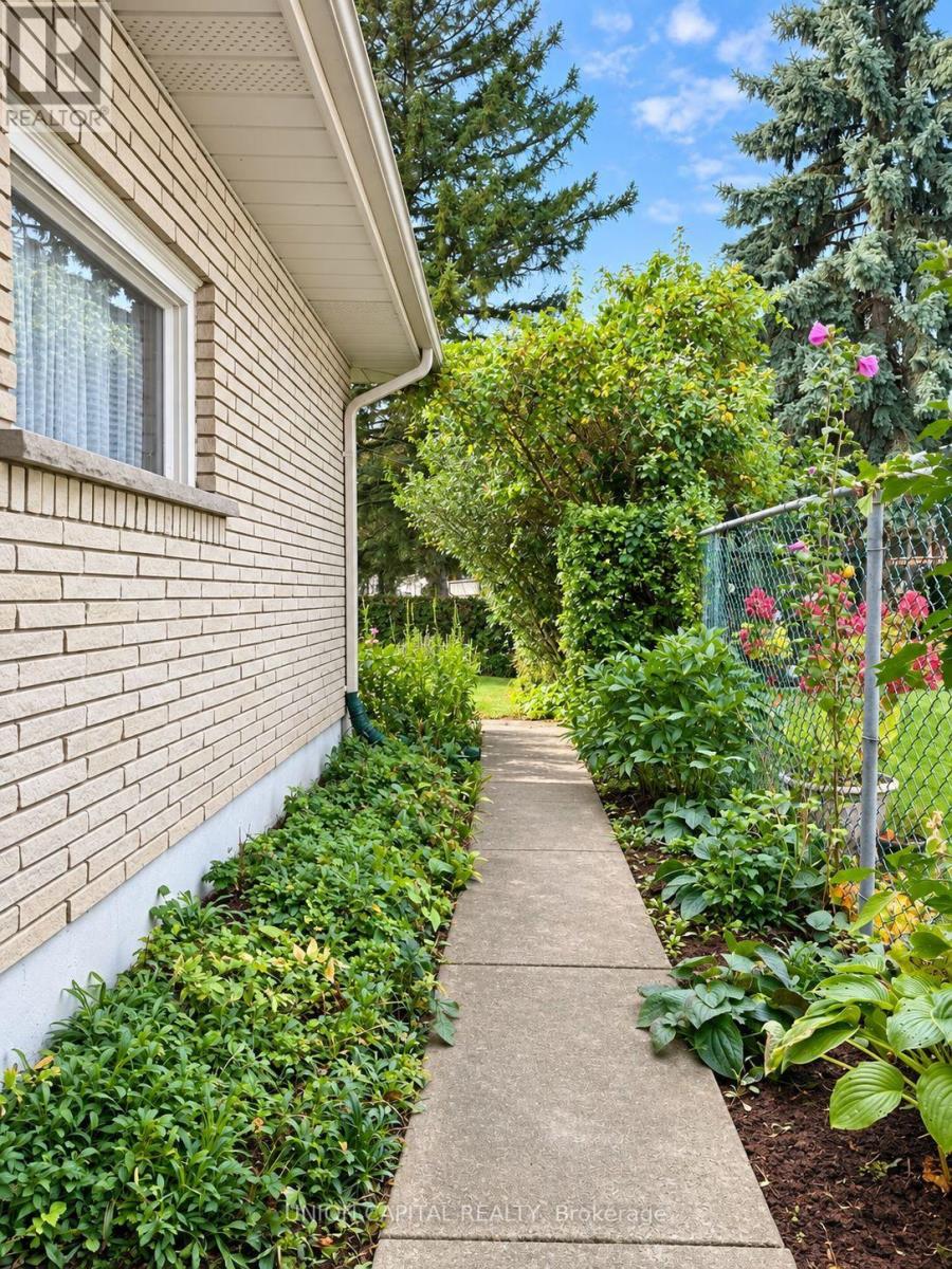 21 CROYDON DRIVE - 29